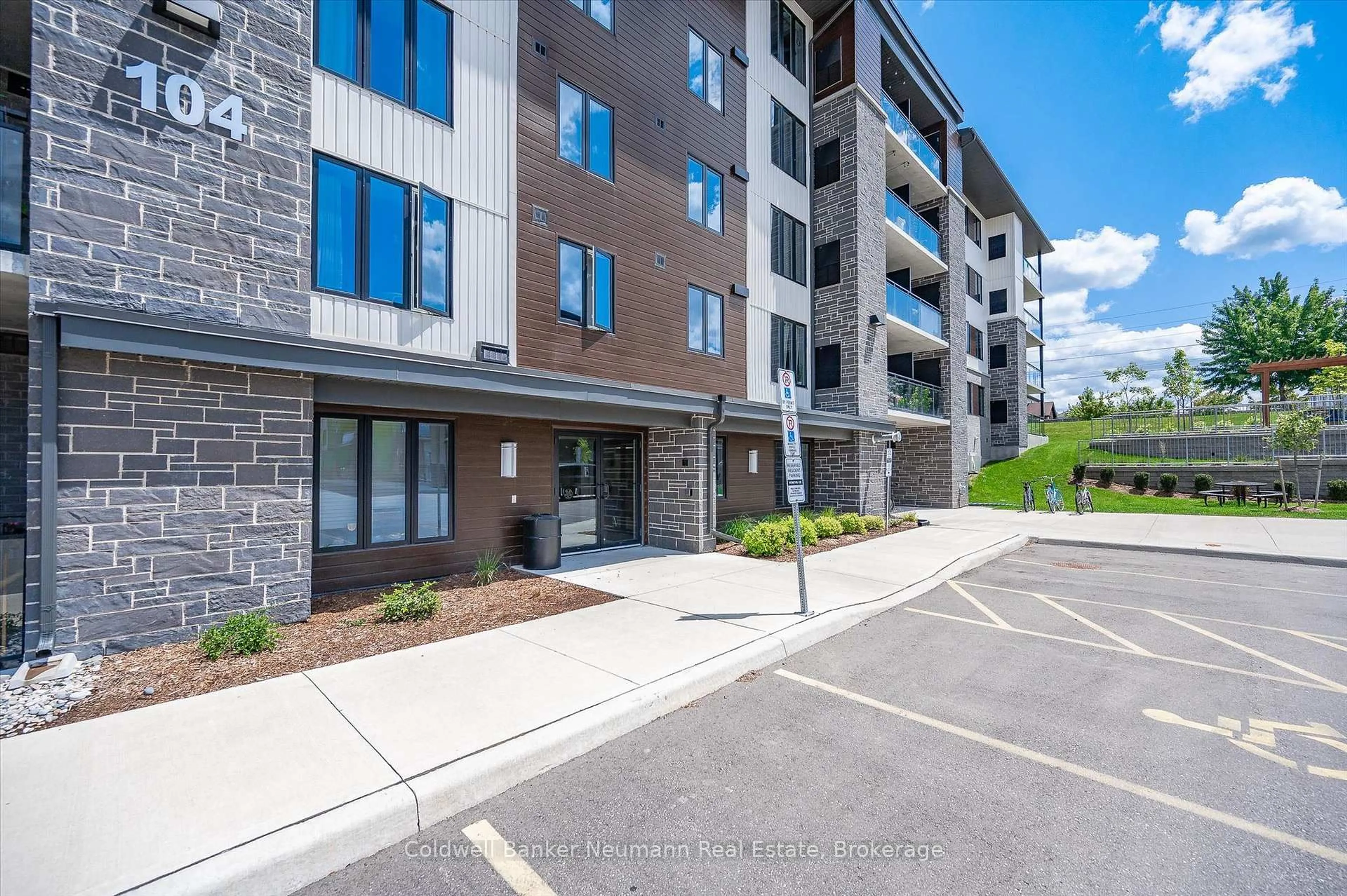 Patio, building for 104 Summit Ridge Dr #102, Guelph Ontario N1E 0R5