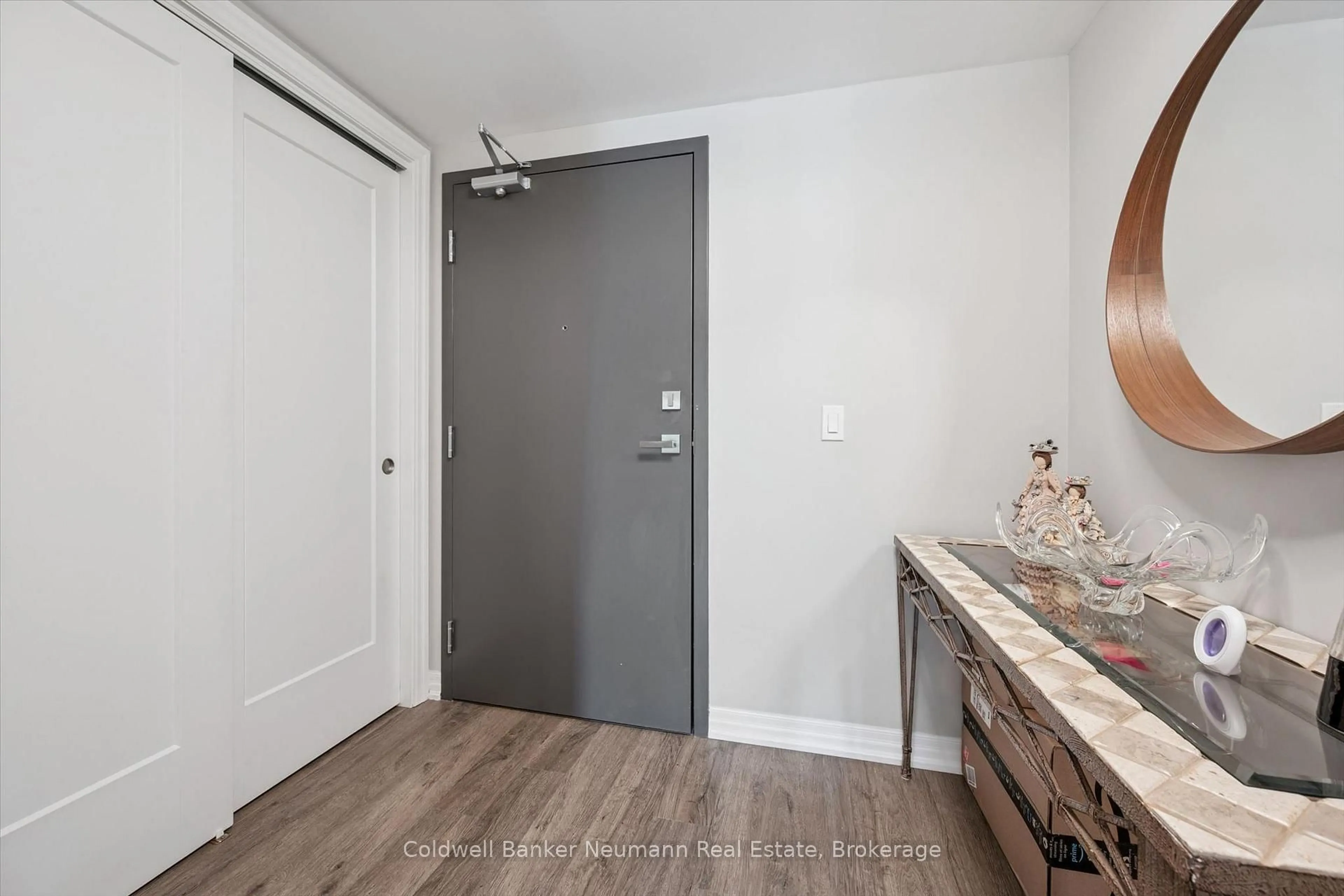 Indoor entryway for 104 Summit Ridge Dr #102, Guelph Ontario N1E 0R5