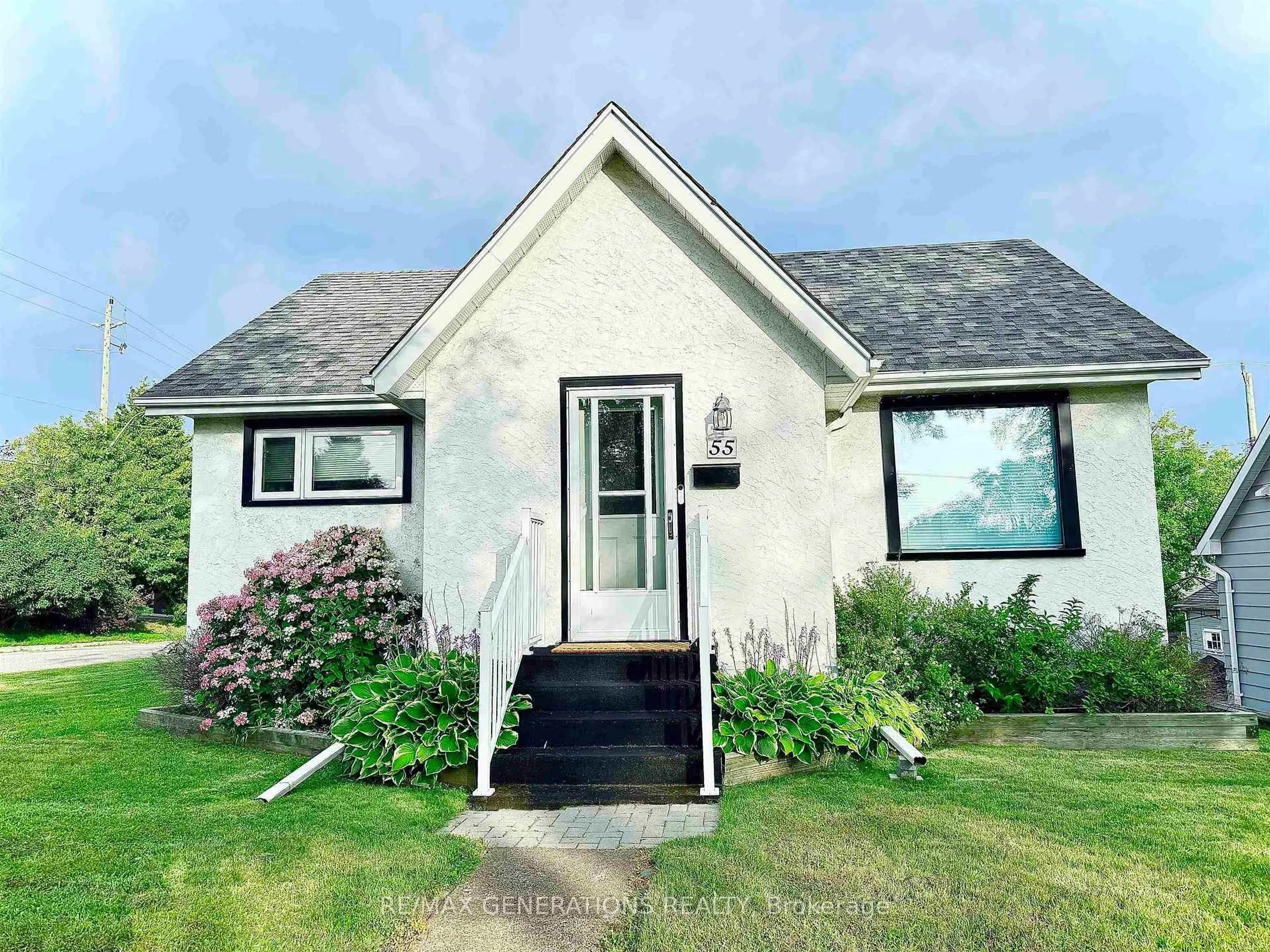 Home with vinyl exterior material, street for 55 Ray Blvd, Thunder Bay Ontario P7B 4C3
