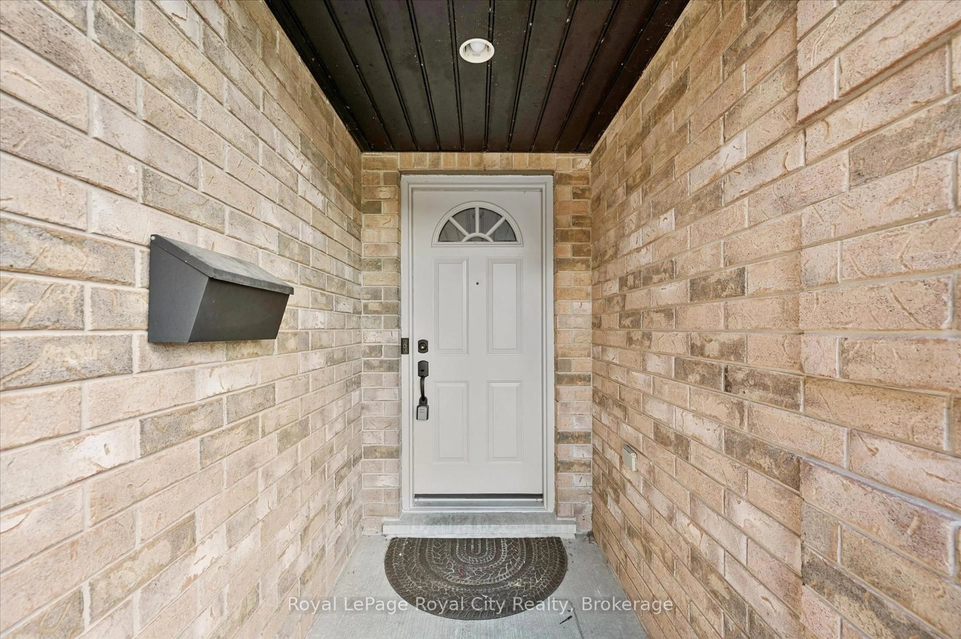 Indoor entryway for 73 Waxwing Cres, Guelph Ontario N1C 1E3