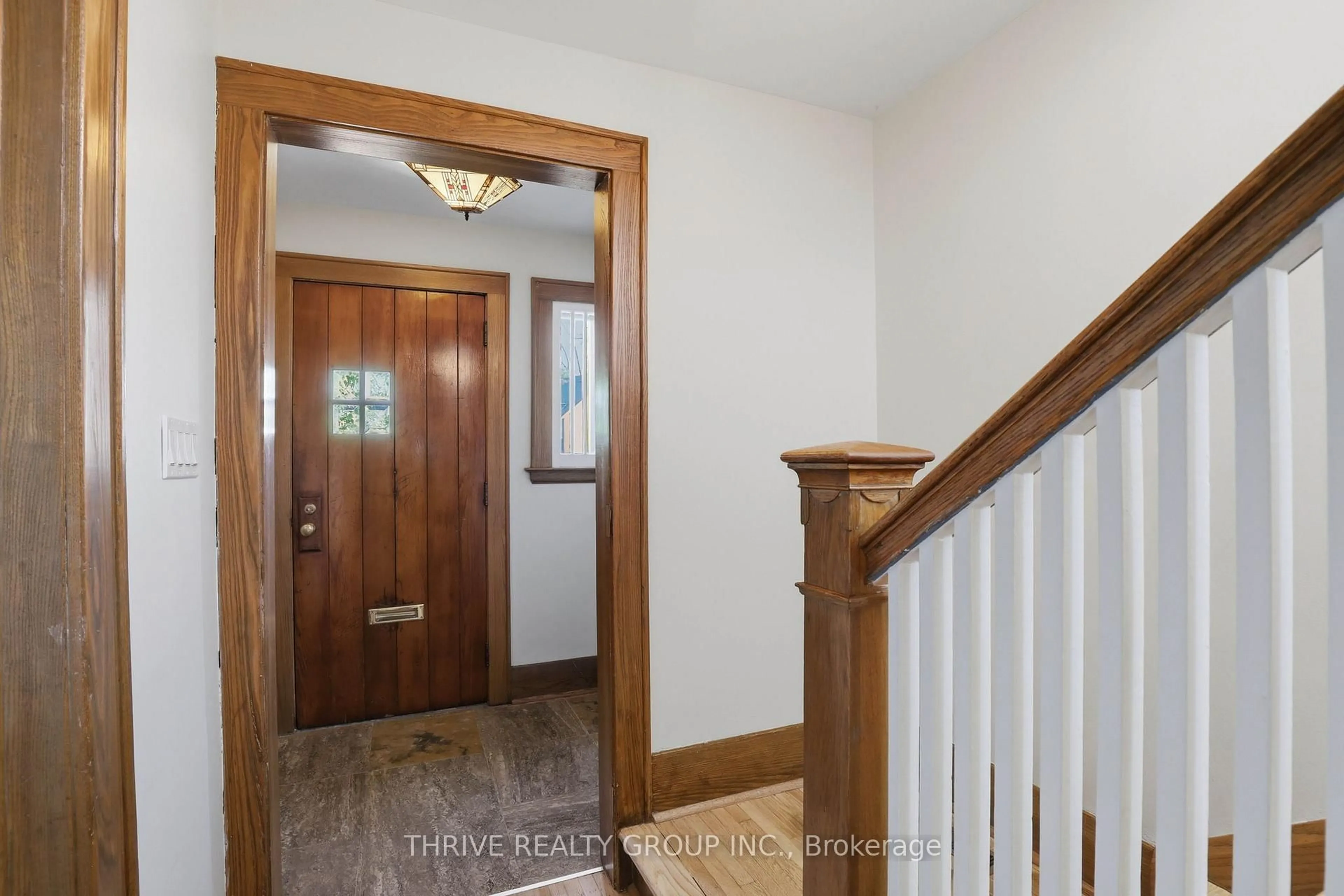 Indoor entryway for 16 Clenray Pl, London East Ontario N6A 3Z1