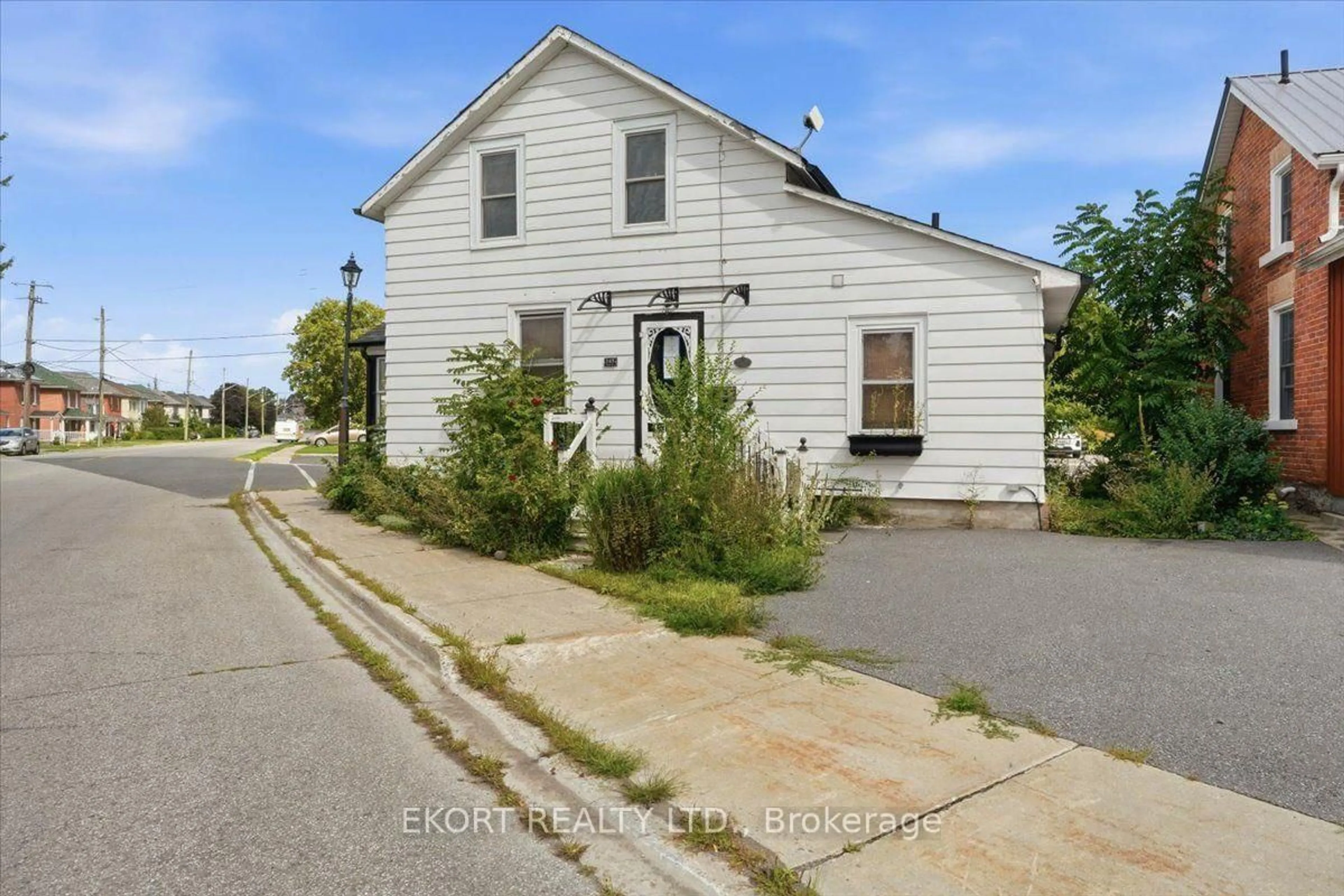 A pic from outside/outdoor area/front of a property/back of a property/a pic from drone, street for 145 Front St, Trent Hills Ontario K0L 1L0