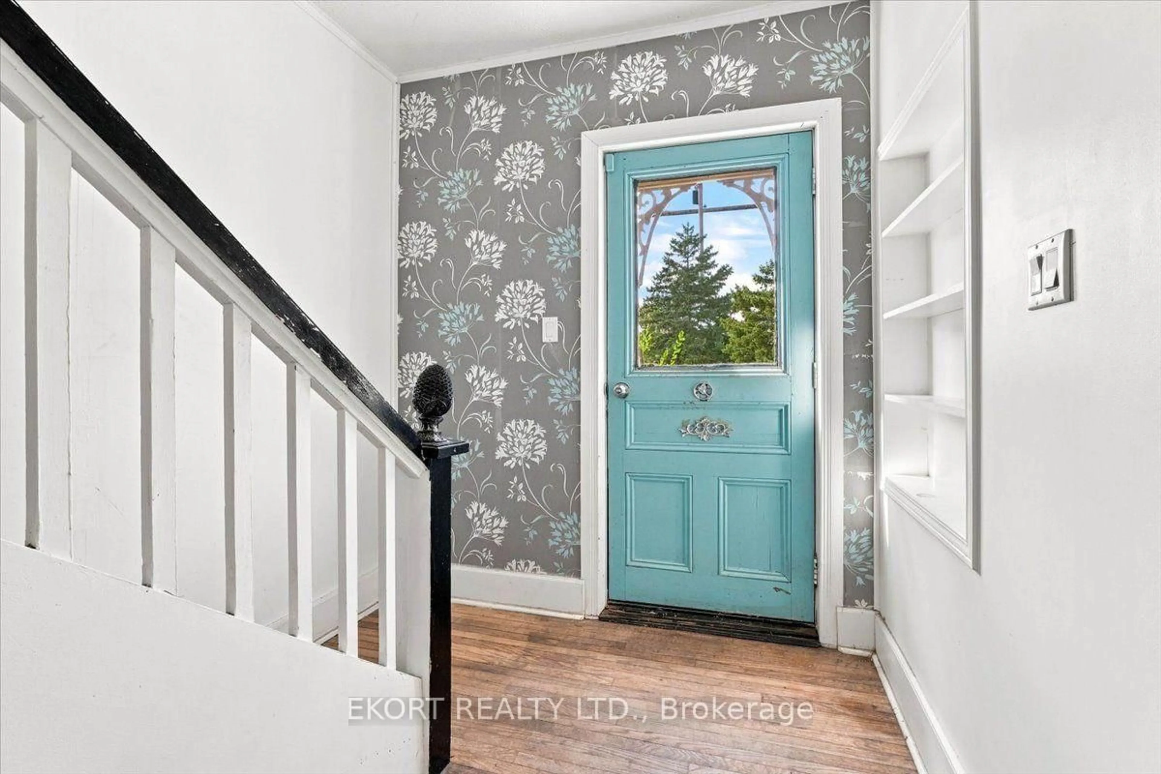 Indoor entryway for 145 Front St, Trent Hills Ontario K0L 1L0