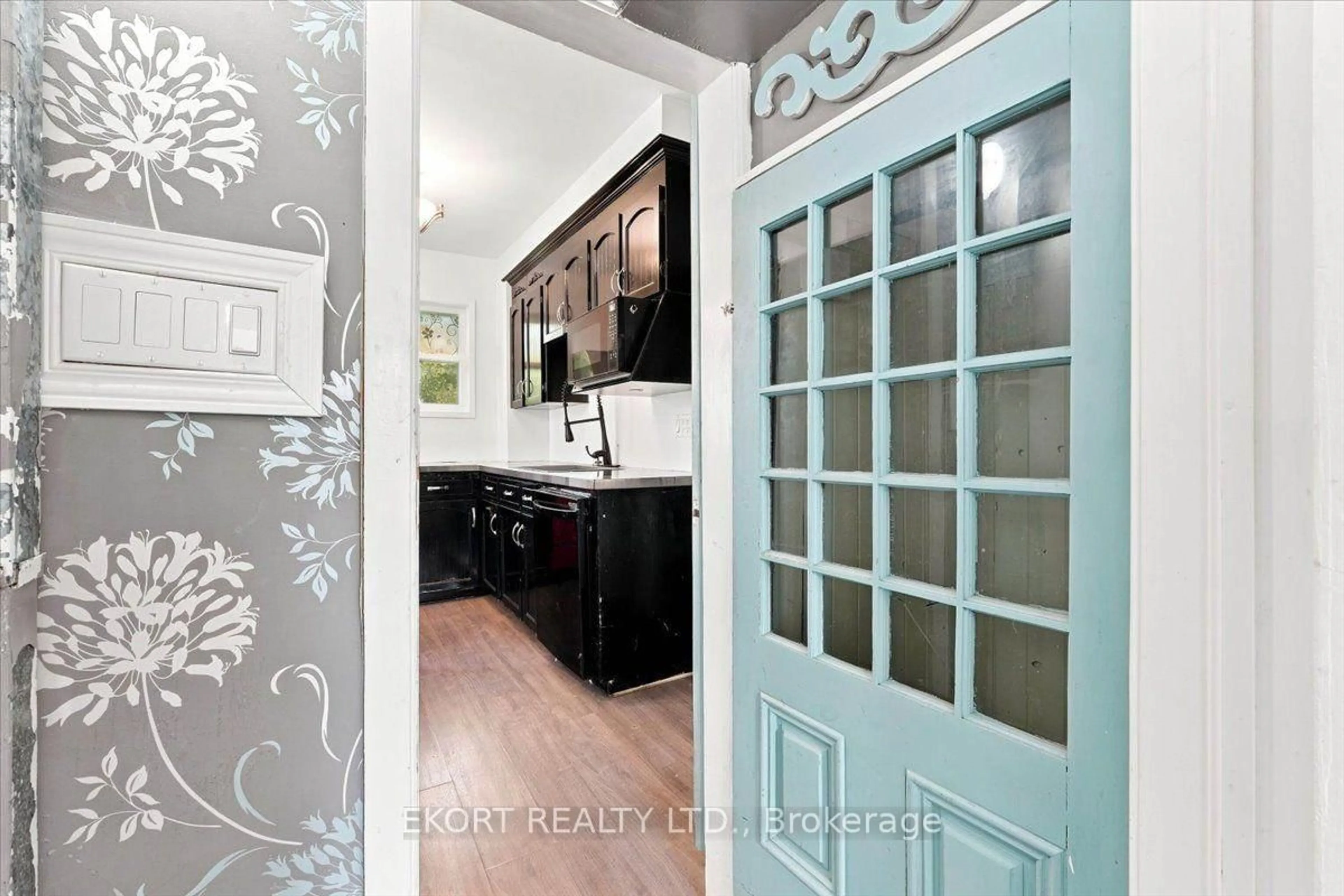 Indoor entryway for 145 Front St, Trent Hills Ontario K0L 1L0