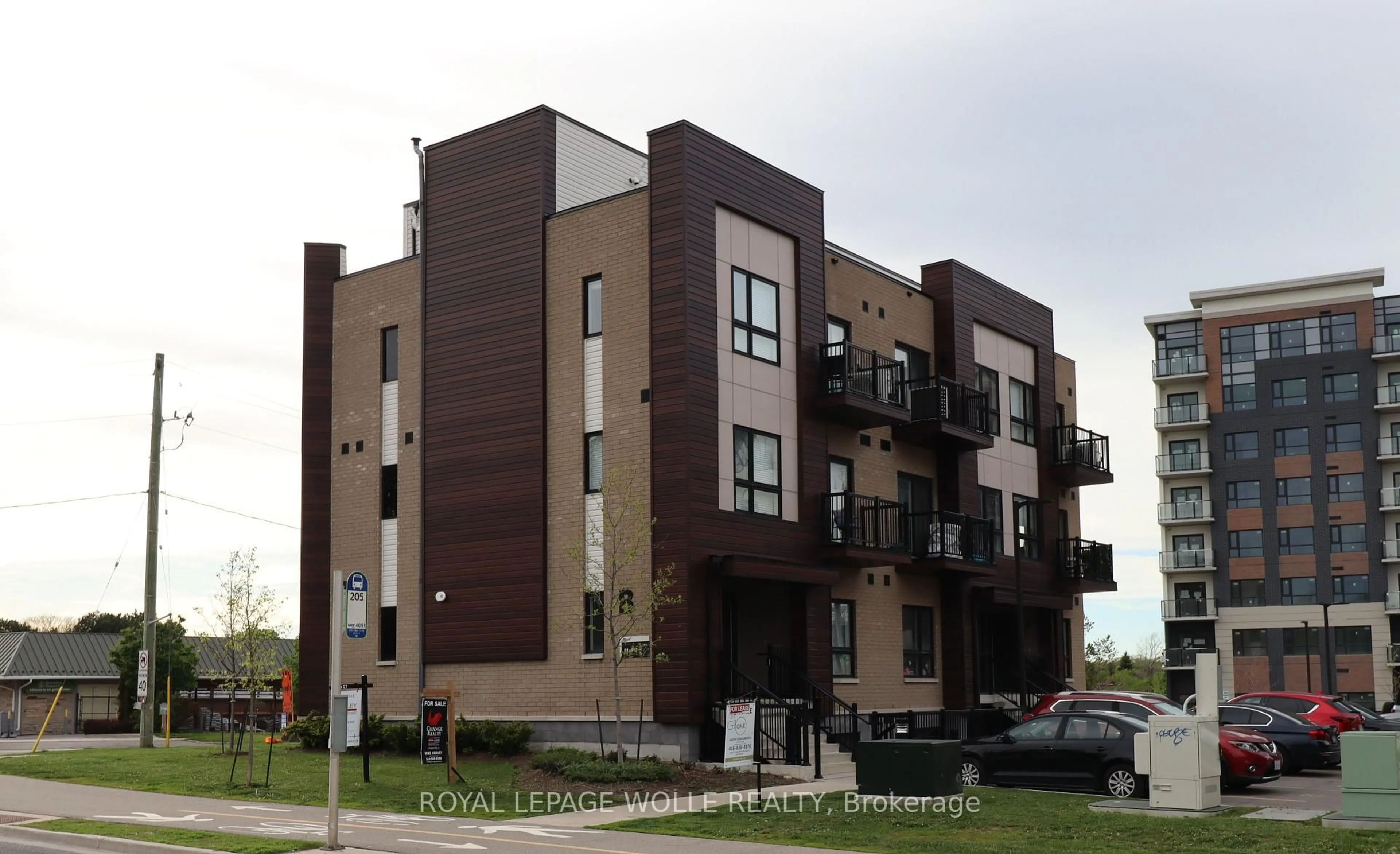 Home with brick exterior material, building for 10 Palace St #B1, Kitchener Ontario N2E 0J3