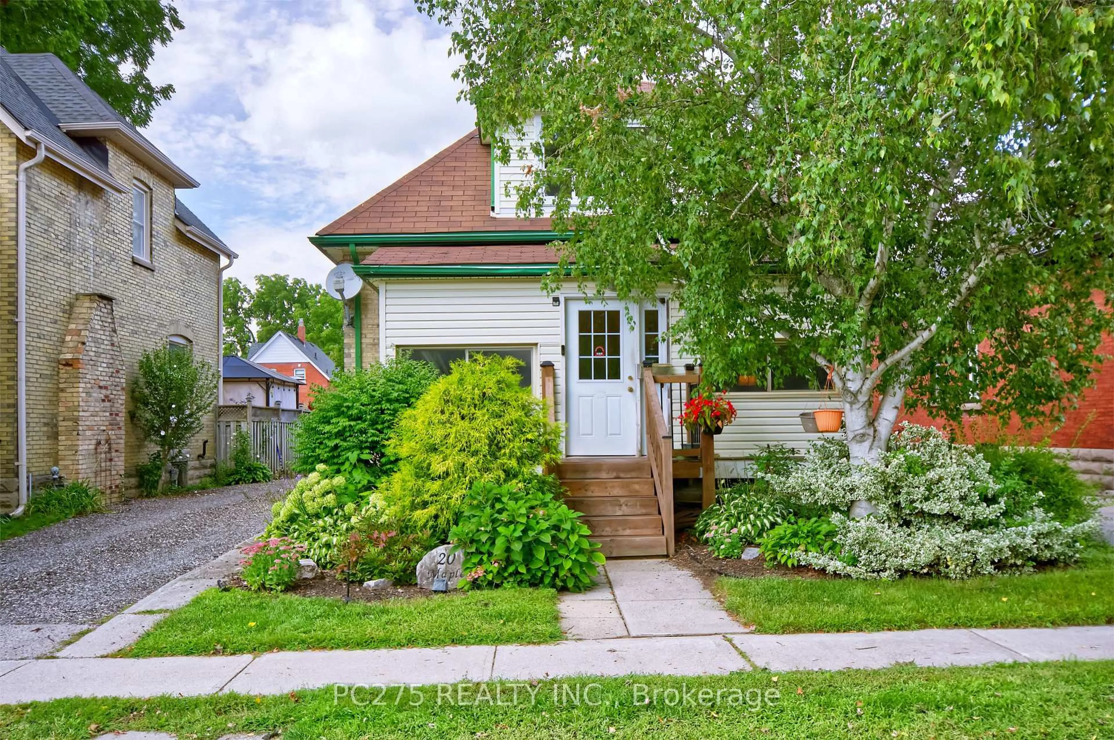 Home with brick exterior material, street for 20 Maple St, St. Thomas Ontario N5R 1Y9
