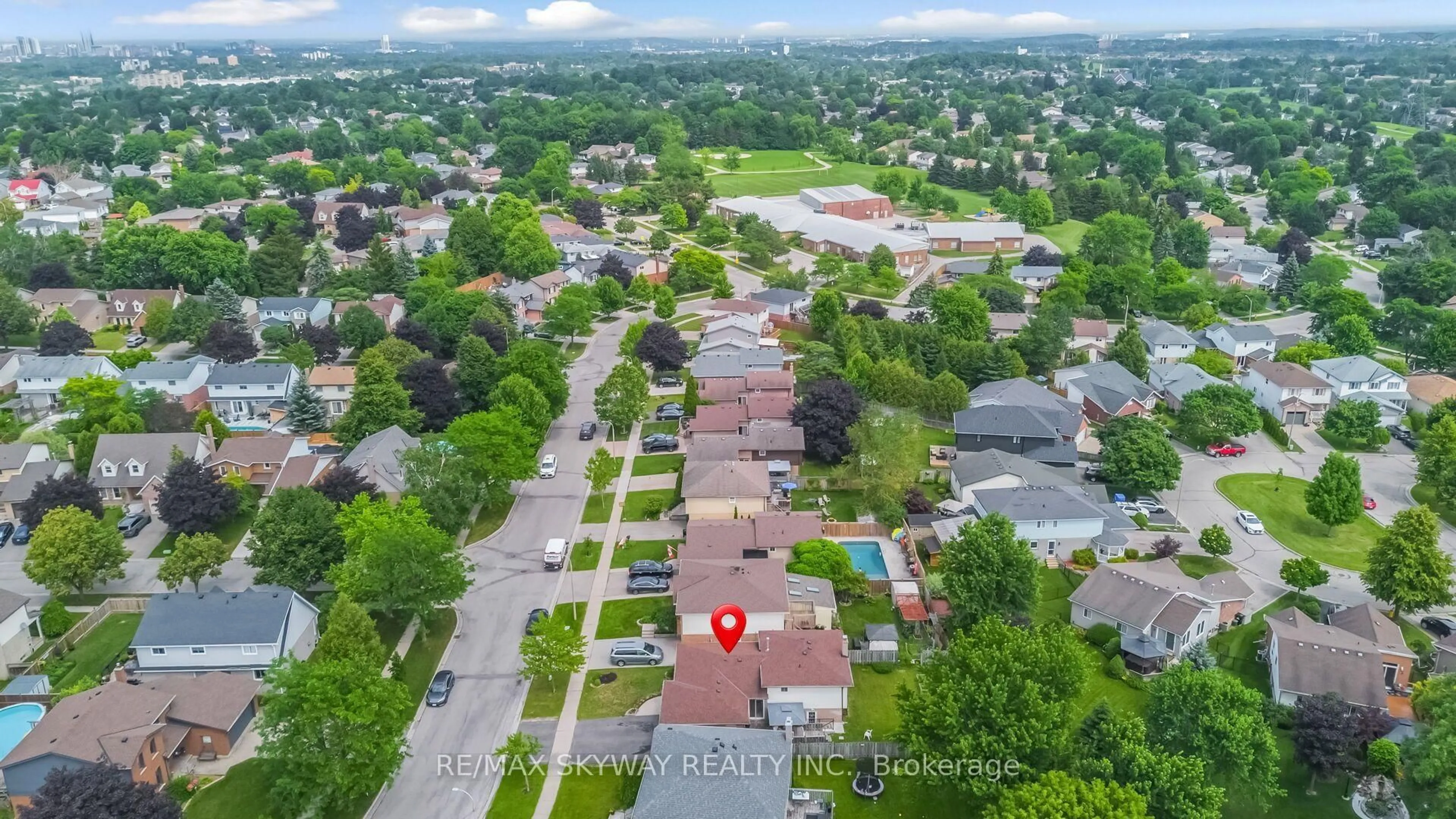 A pic from outside/outdoor area/front of a property/back of a property/a pic from drone, street for 42 Newbury Dr, Kitchener Ontario N2N 2X6