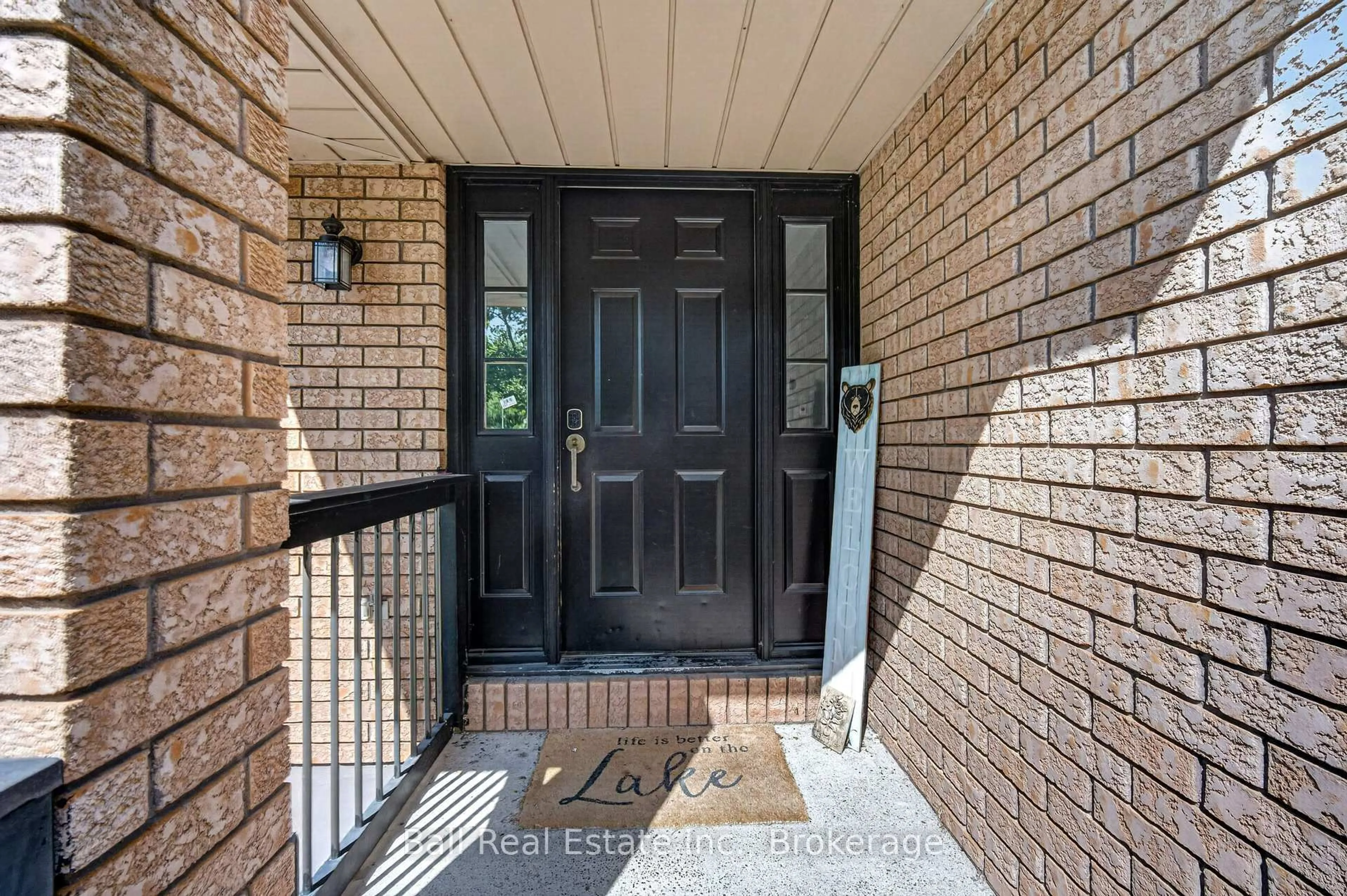 Indoor entryway for 2331 Lakeside Dr, Douro-Dummer Ontario K0L 2H0