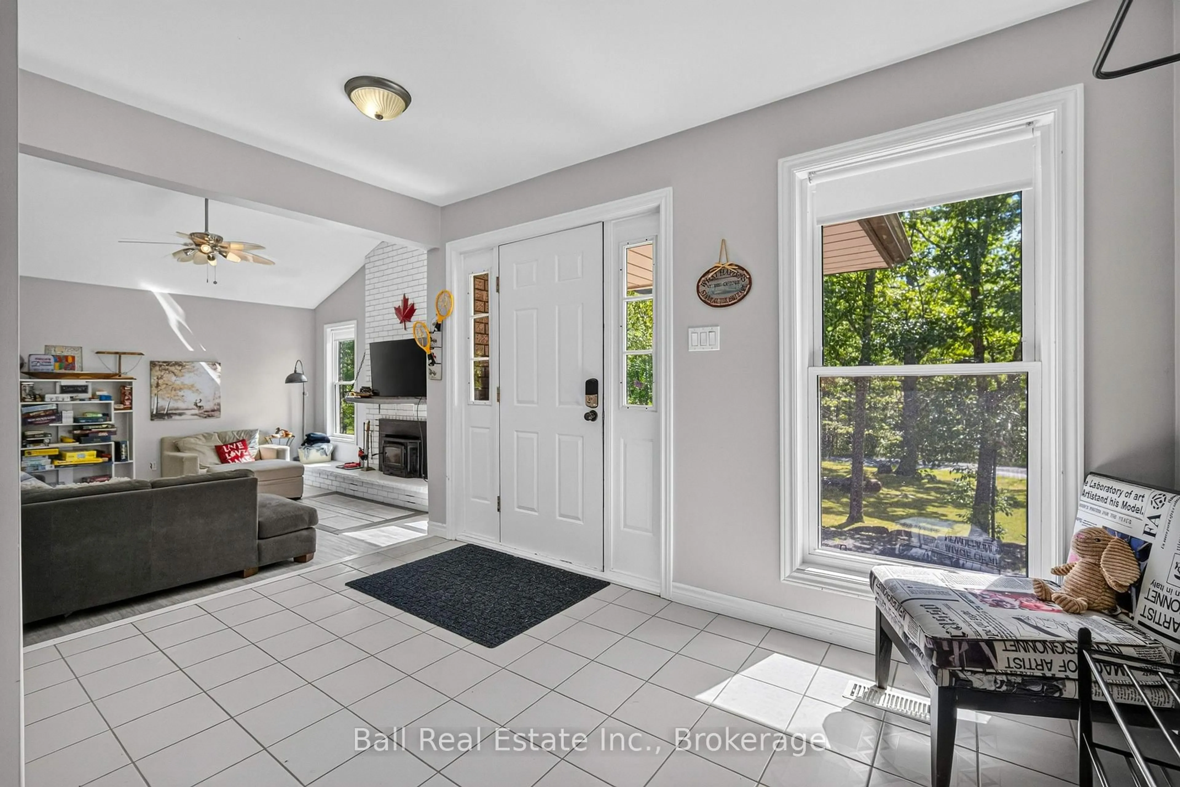 Indoor entryway for 2331 Lakeside Dr, Douro-Dummer Ontario K0L 2H0