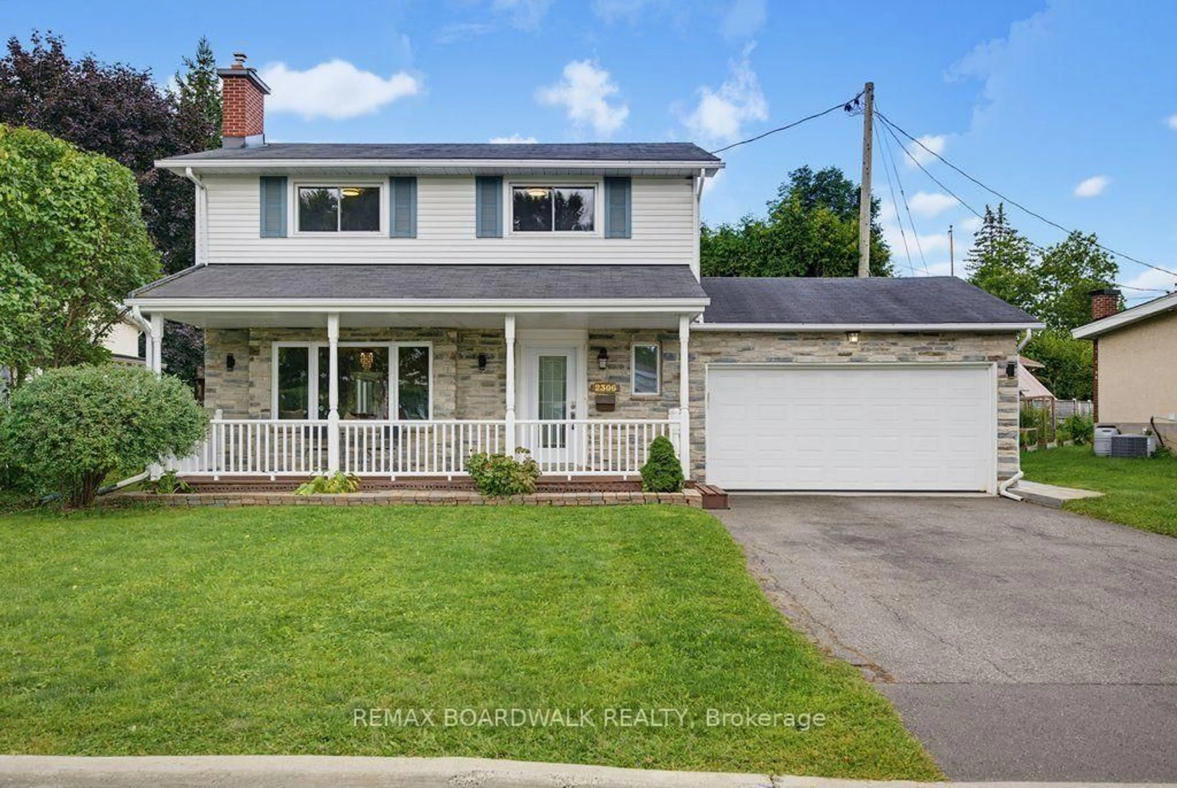 Home with vinyl exterior material, street for 2306 Ryder St, Ottawa Ontario K1H 6X5