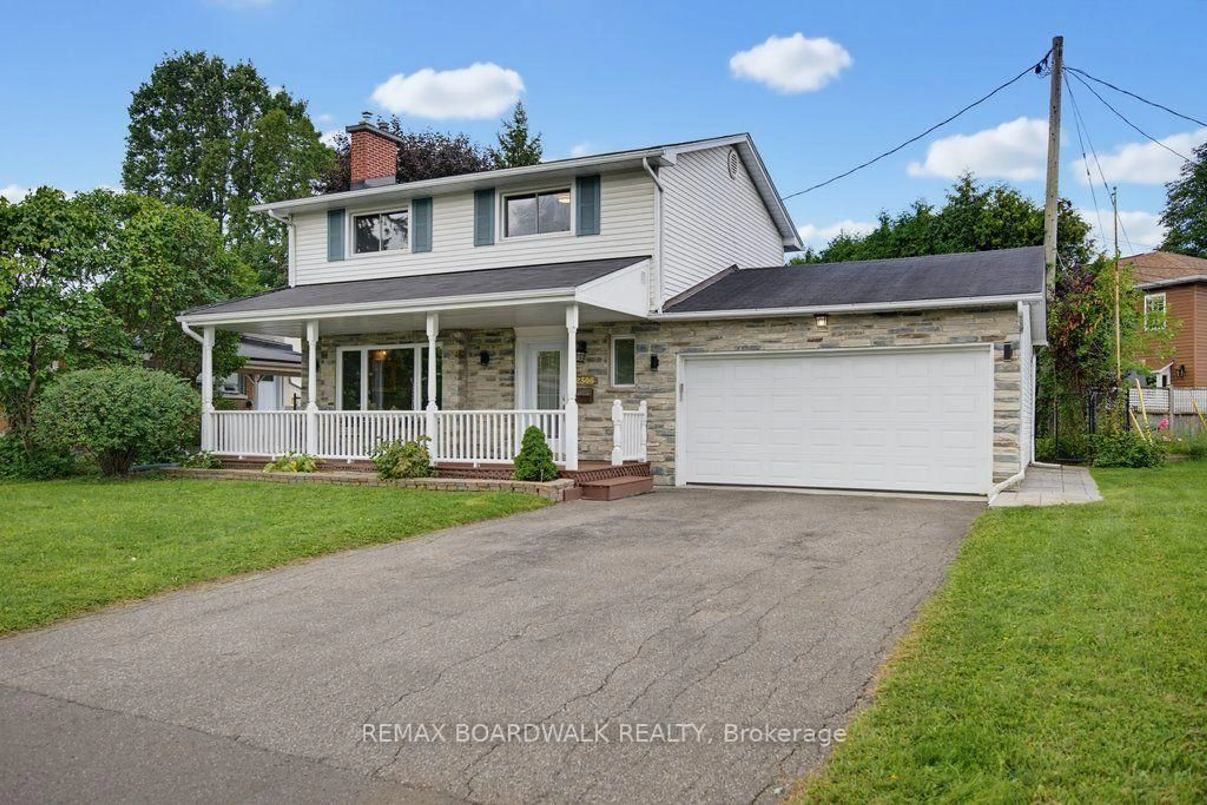 Home with vinyl exterior material, street for 2306 Ryder St, Ottawa Ontario K1H 6X5