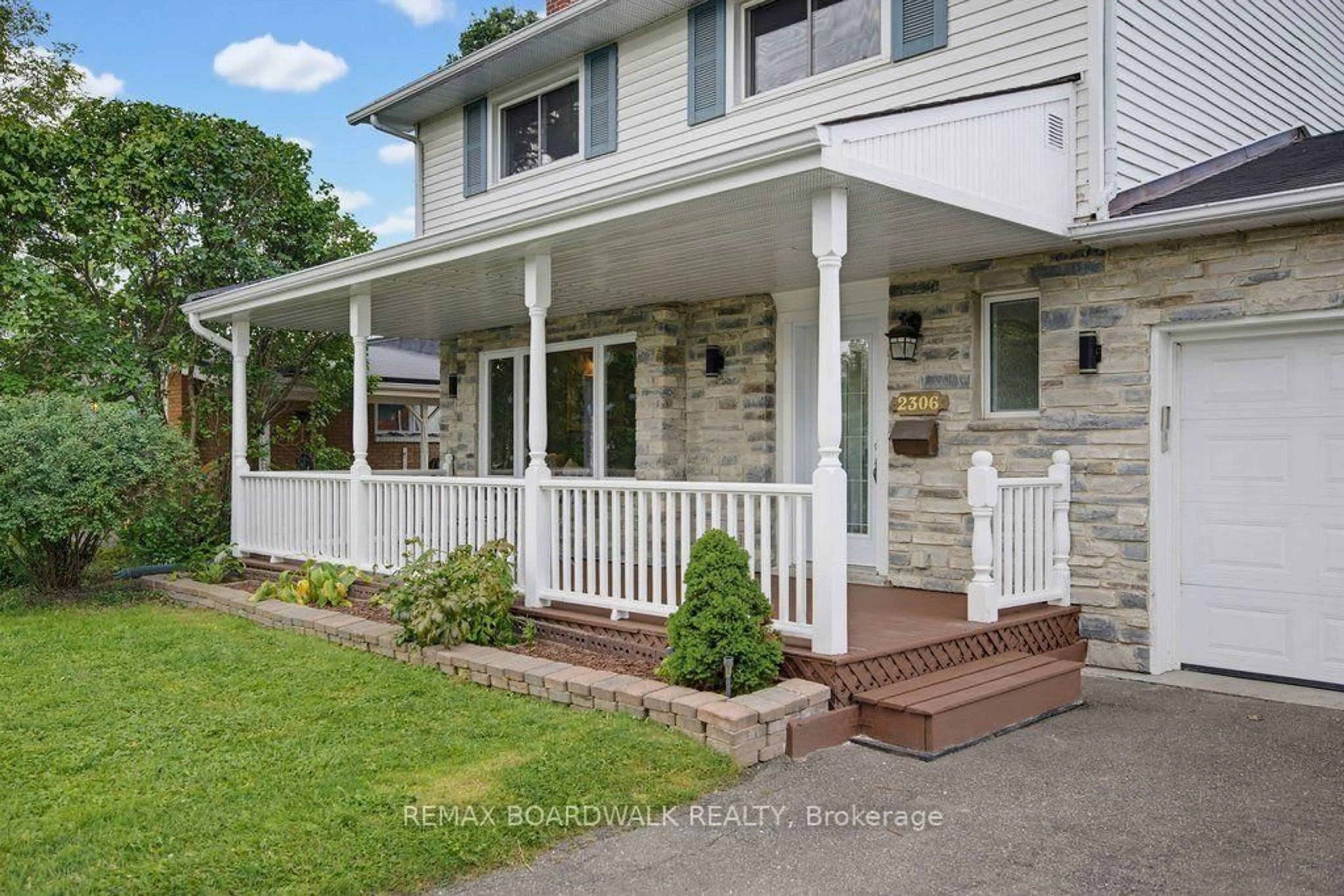 Home with vinyl exterior material, street for 2306 Ryder St, Ottawa Ontario K1H 6X5
