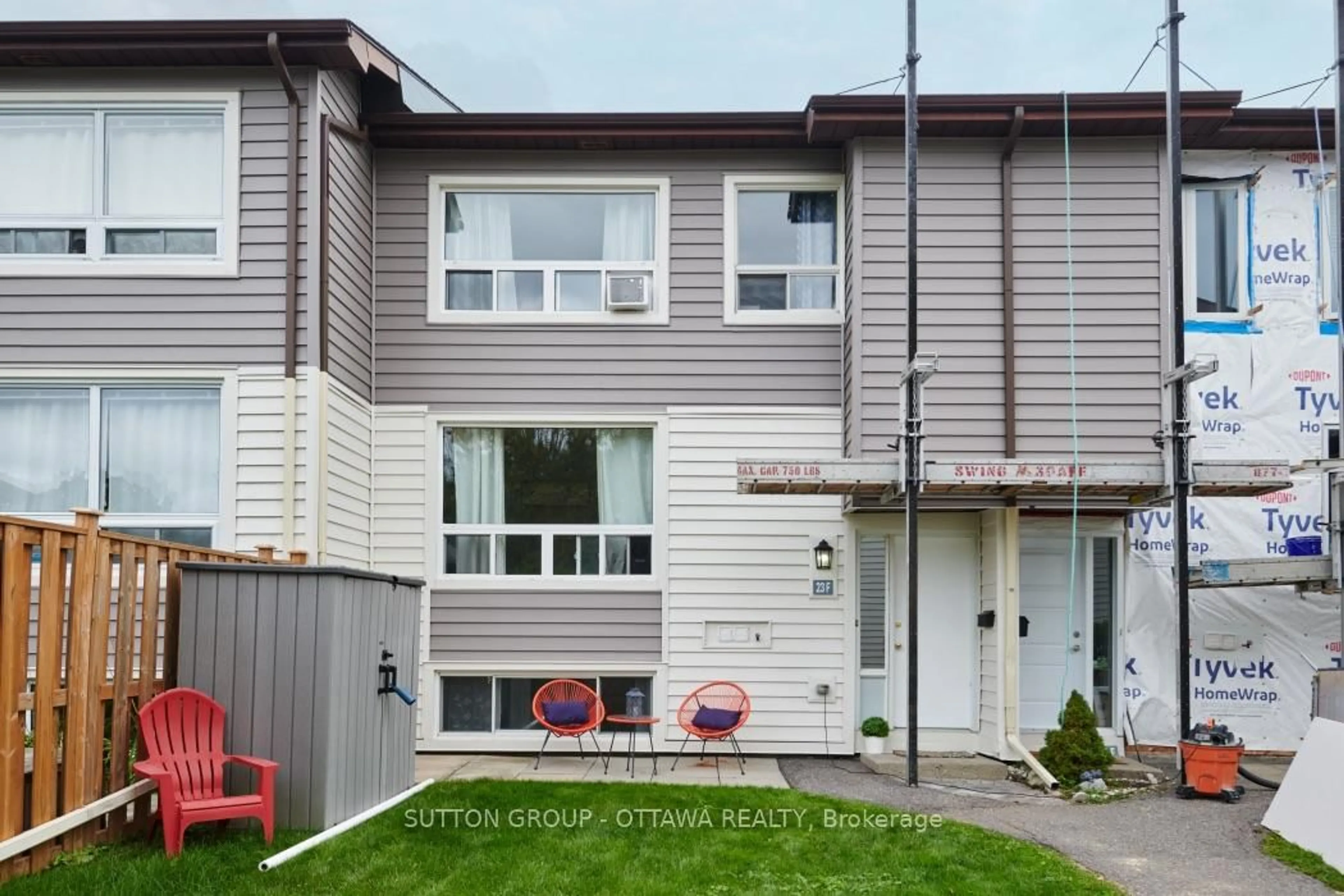 Home with vinyl exterior material, street for 23 Banner Rd #23F, Ottawa Ontario K2H 8T3