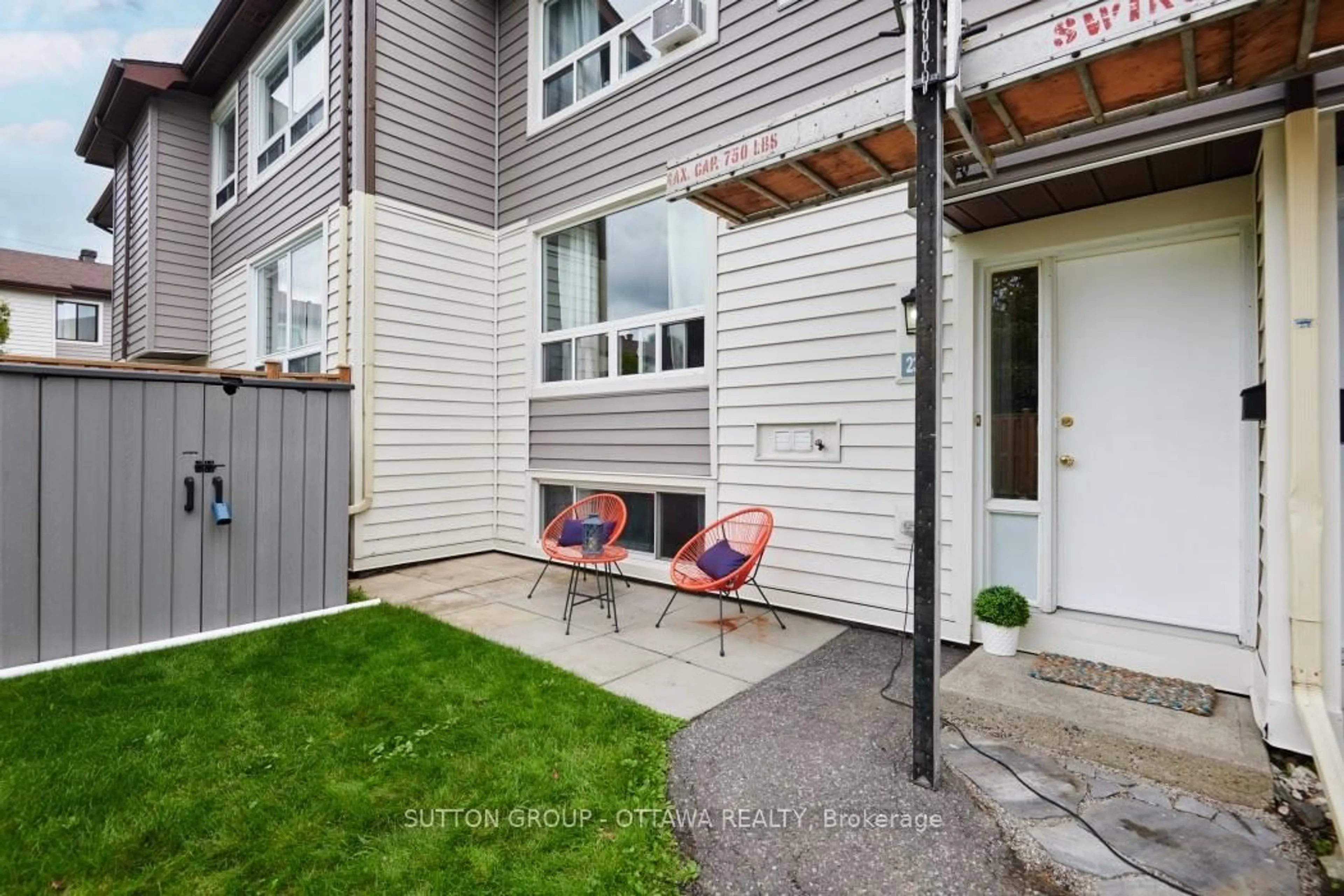 Patio, street for 23 Banner Rd #23F, Ottawa Ontario K2H 8T3