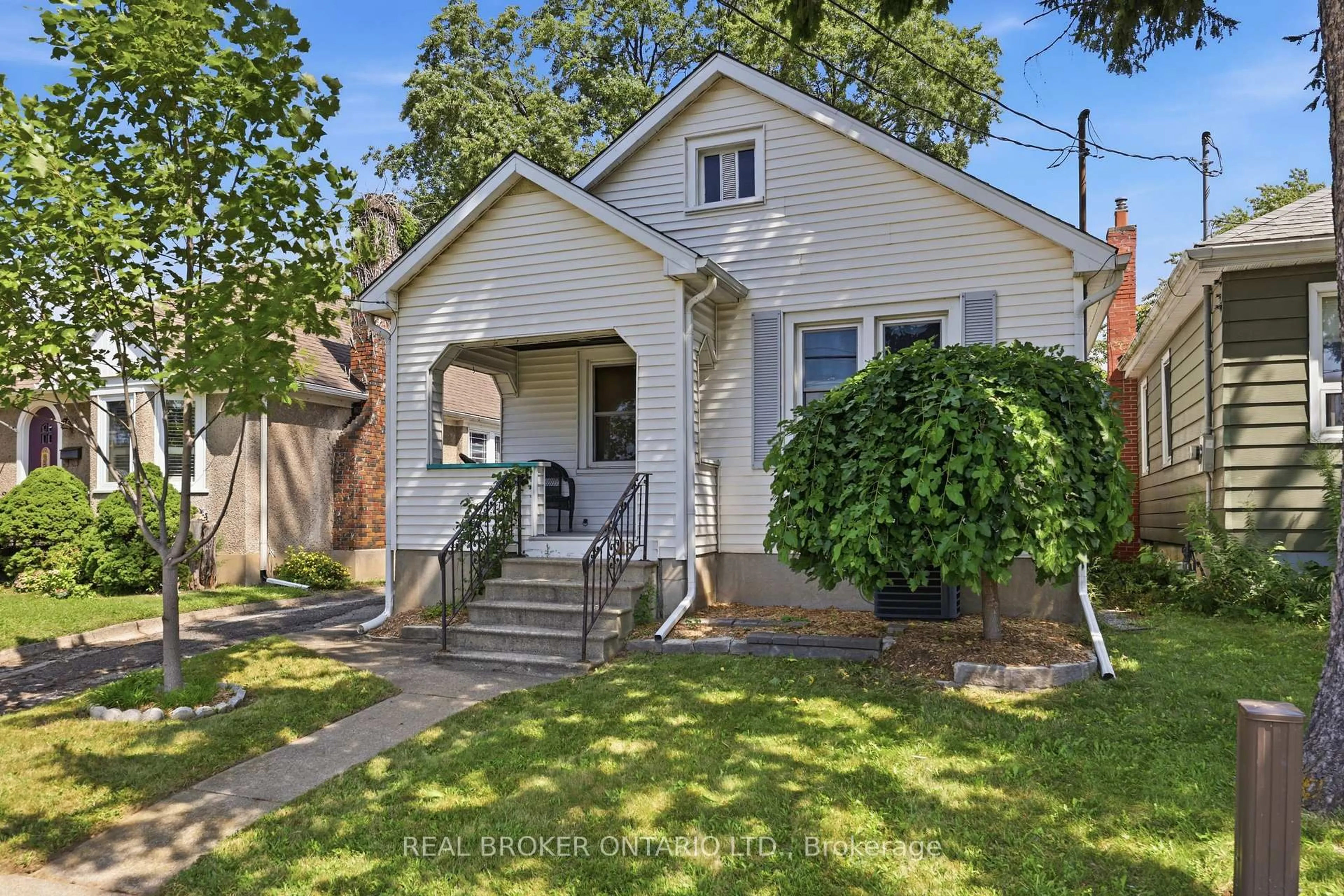 Home with brick exterior material, street for 218 LAKE St, St. Catharines Ontario L2R 5Z2