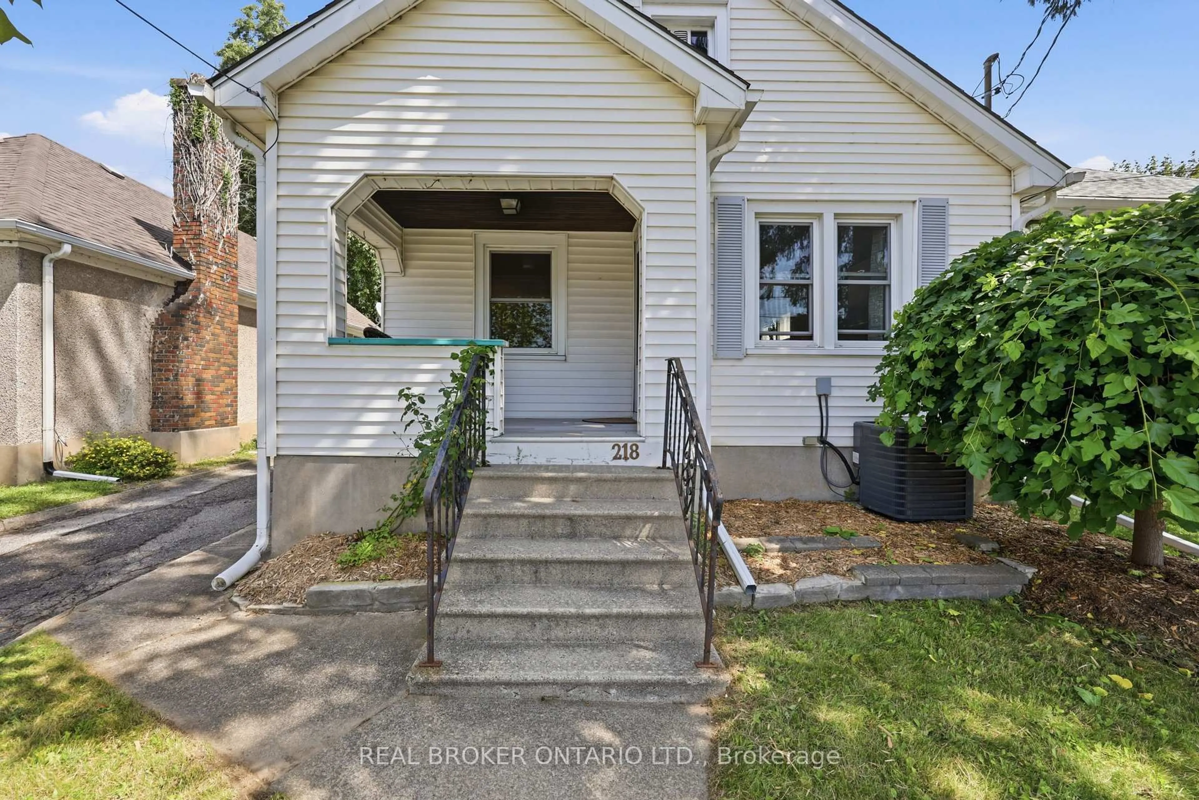 Unknown for 218 LAKE St, St. Catharines Ontario L2R 5Z2
