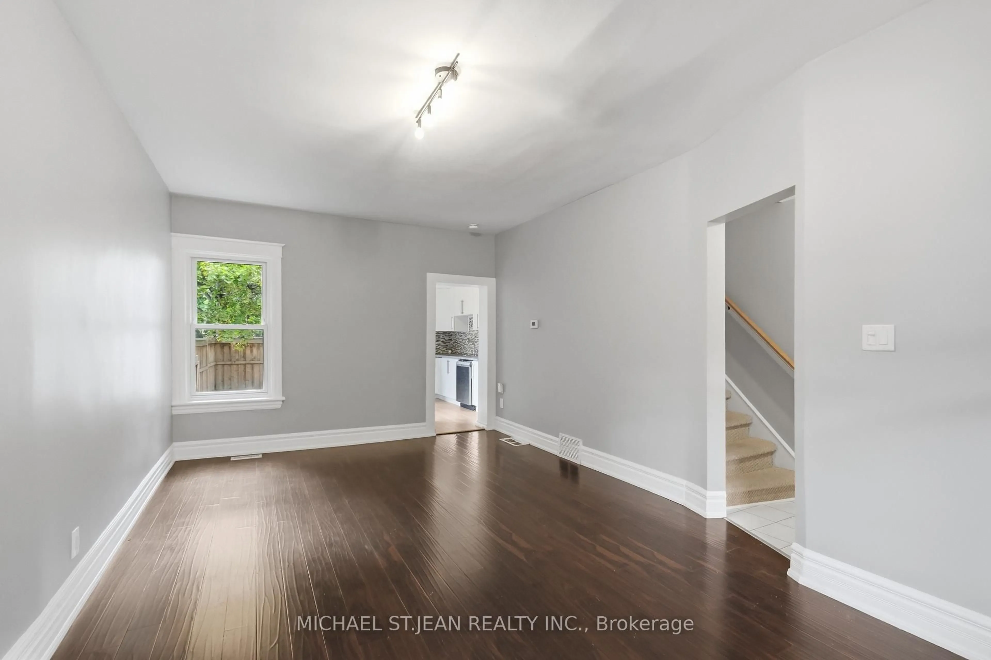 A pic of a room for 62 Cedar Ave, Hamilton Ontario L8M 3A8