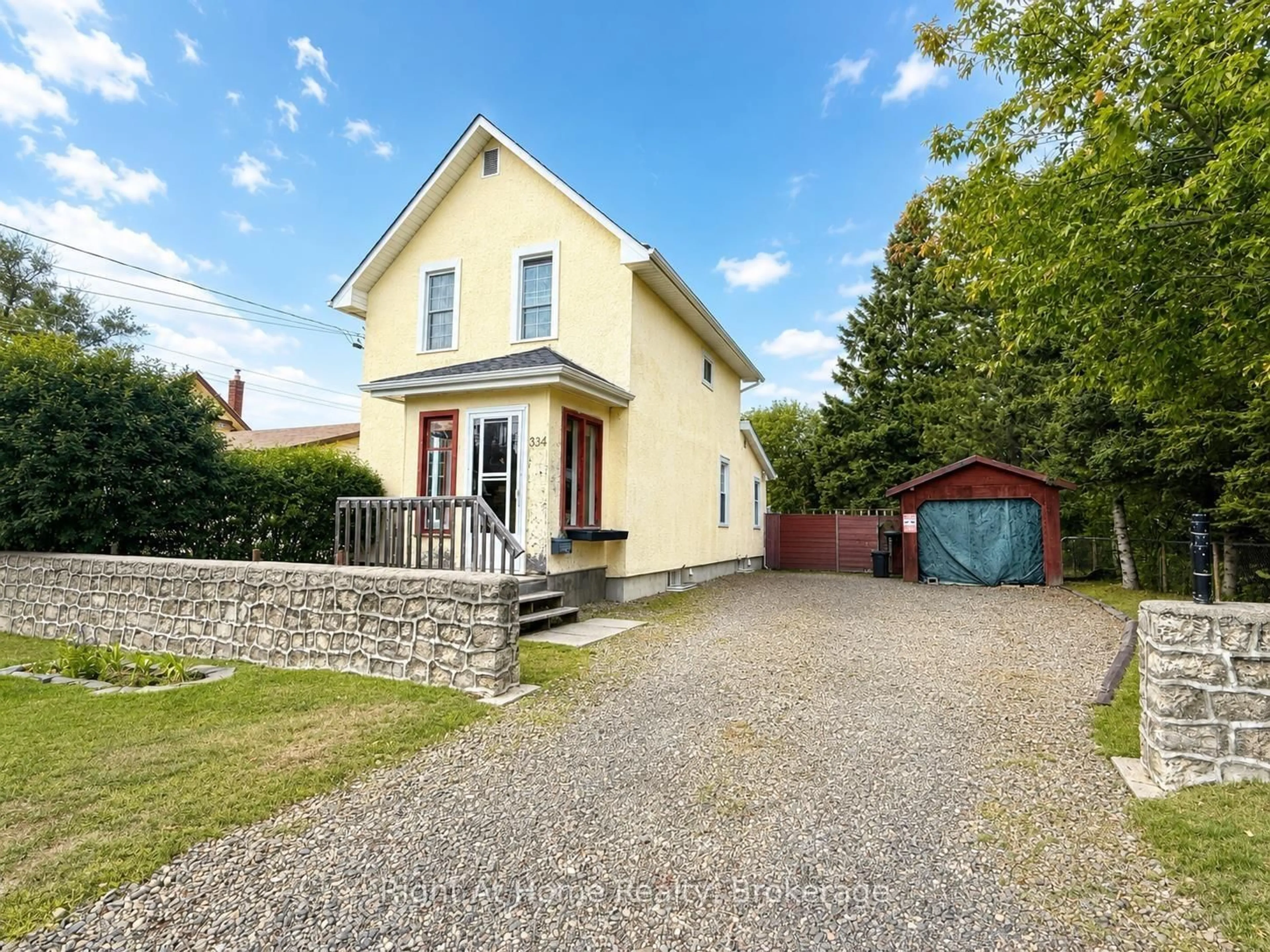 A pic from outside/outdoor area/front of a property/back of a property/a pic from drone, street for 334 Morse Street, Thunder Bay Ontario P7A 1G3