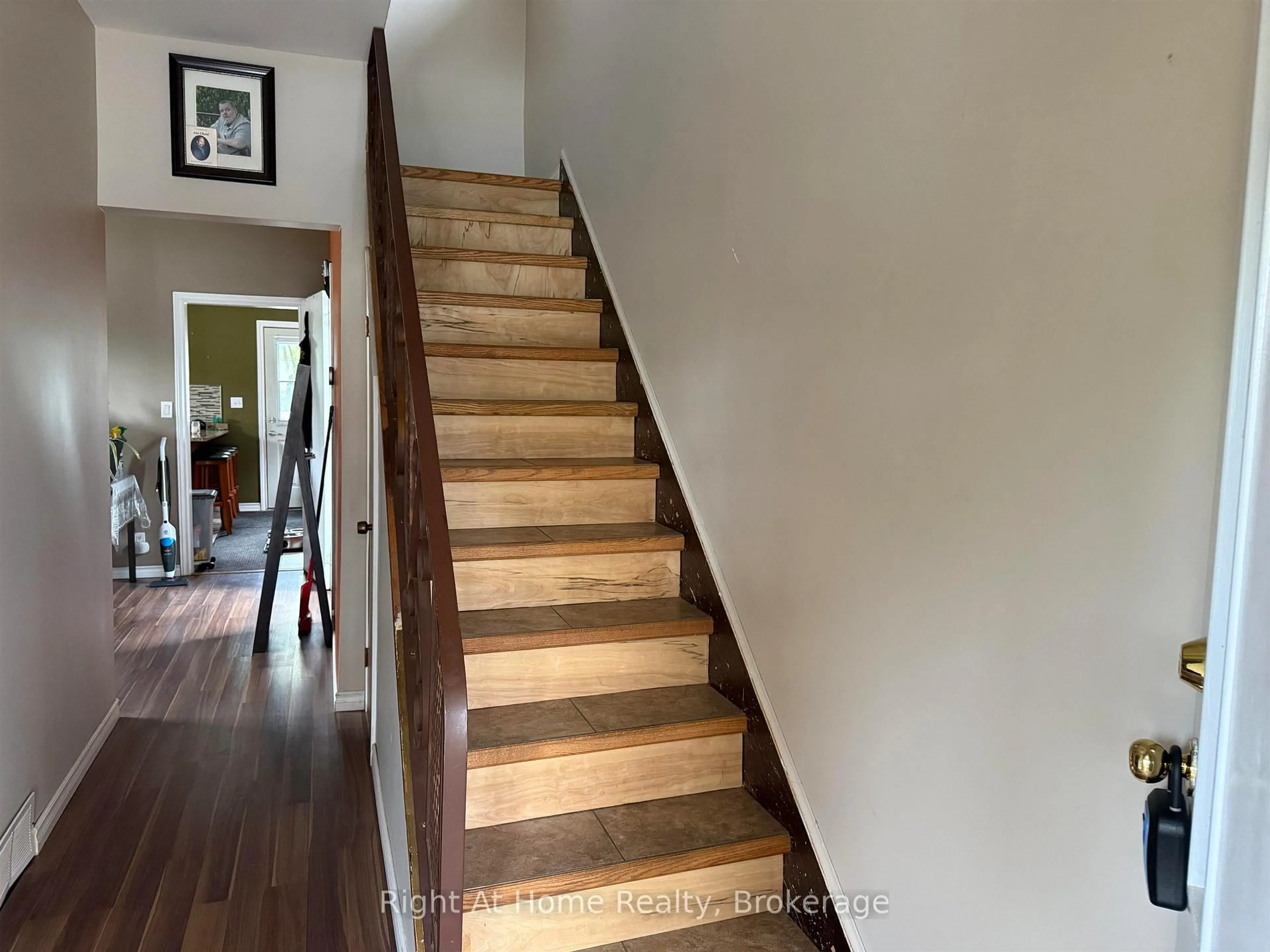 Stairs for 334 Morse Street, Thunder Bay Ontario P7A 1G3