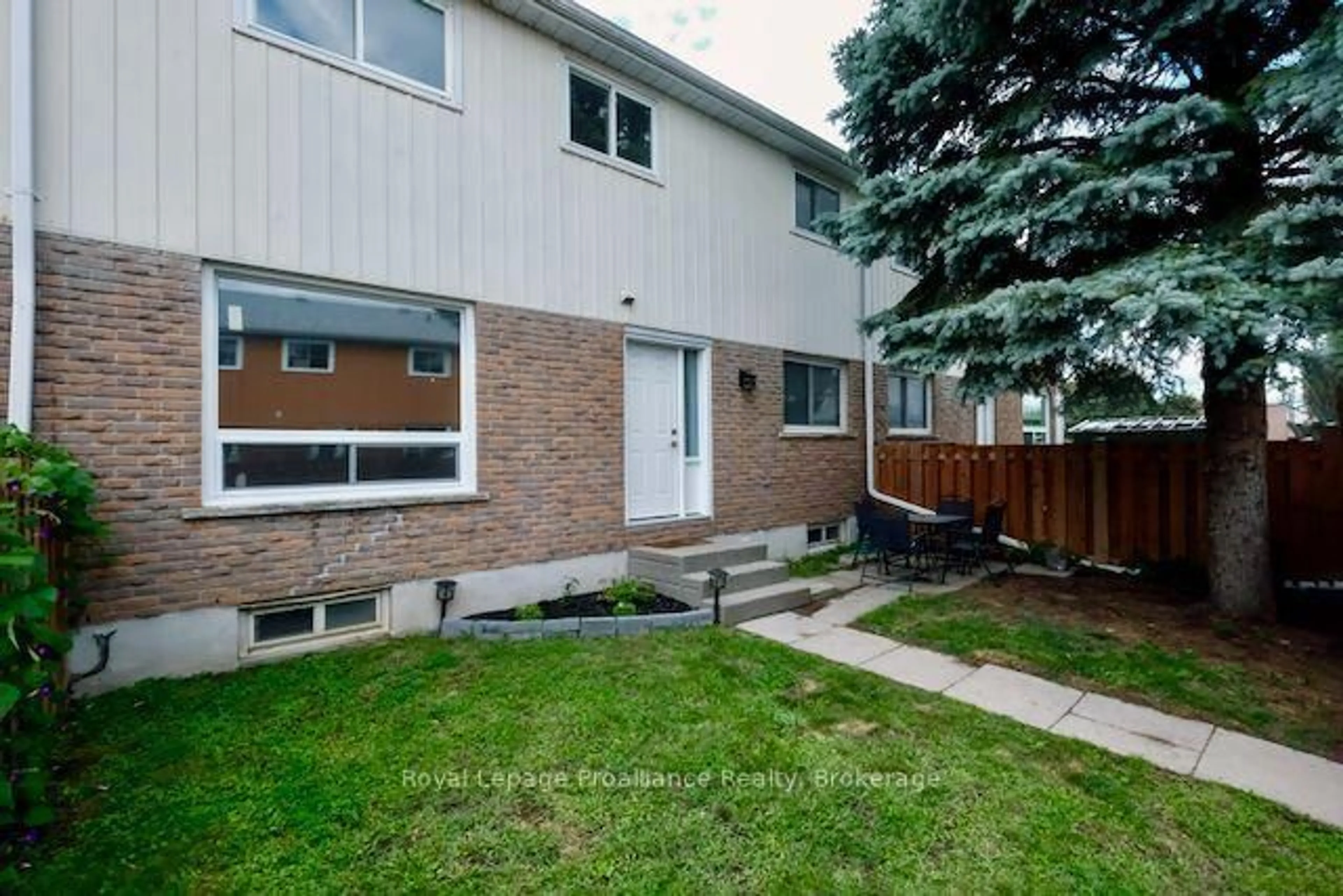 Patio, street for 19 Tracey Park Dr #35, Belleville Ontario K8P 4R4