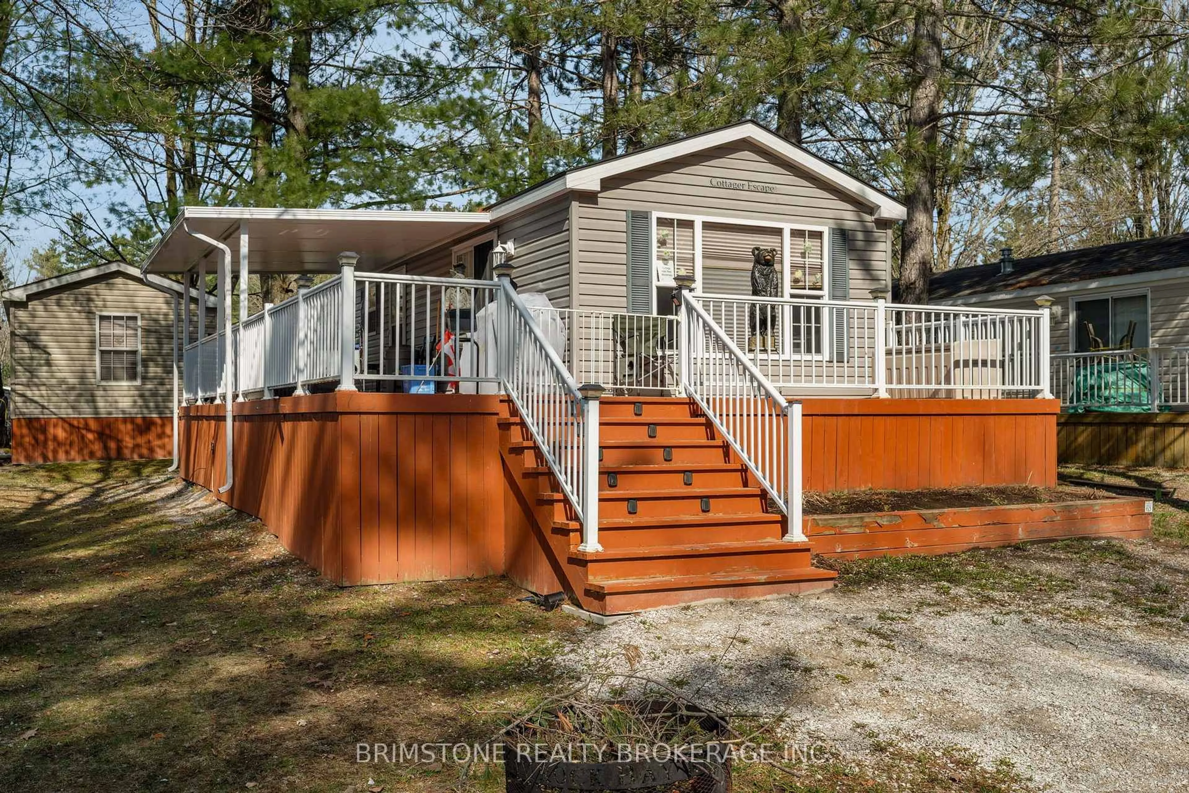 Home with vinyl exterior material, water/lake/river/ocean view for 1082 Shamrock Marina Rd #63, Gravenhurst Ontario P0E 1N0