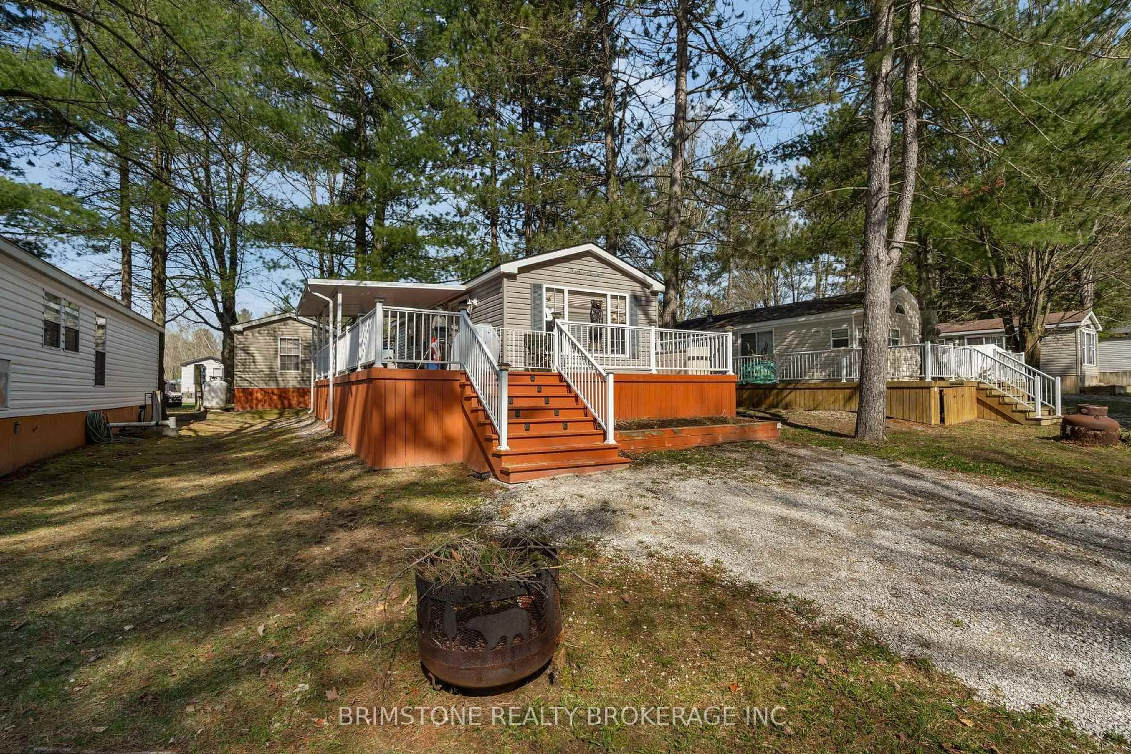 A pic from outside/outdoor area/front of a property/back of a property/a pic from drone, street for 1082 Shamrock Marina Rd #63, Gravenhurst Ontario P0E 1N0