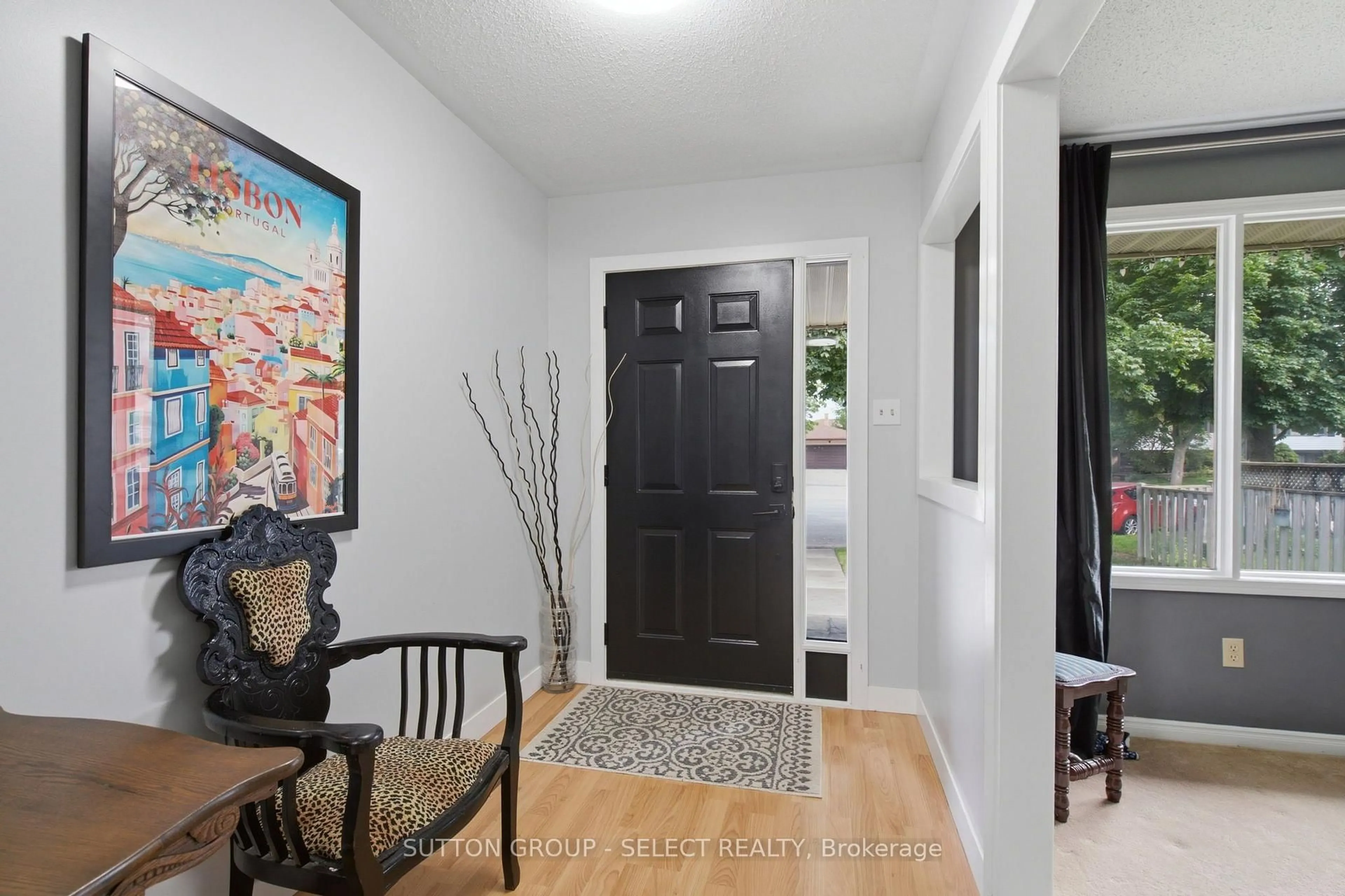 Indoor entryway for 587 Classic Crt, London East Ontario N5W 5X4