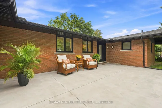38 Royal Henley Blvd, St. Catharines 2