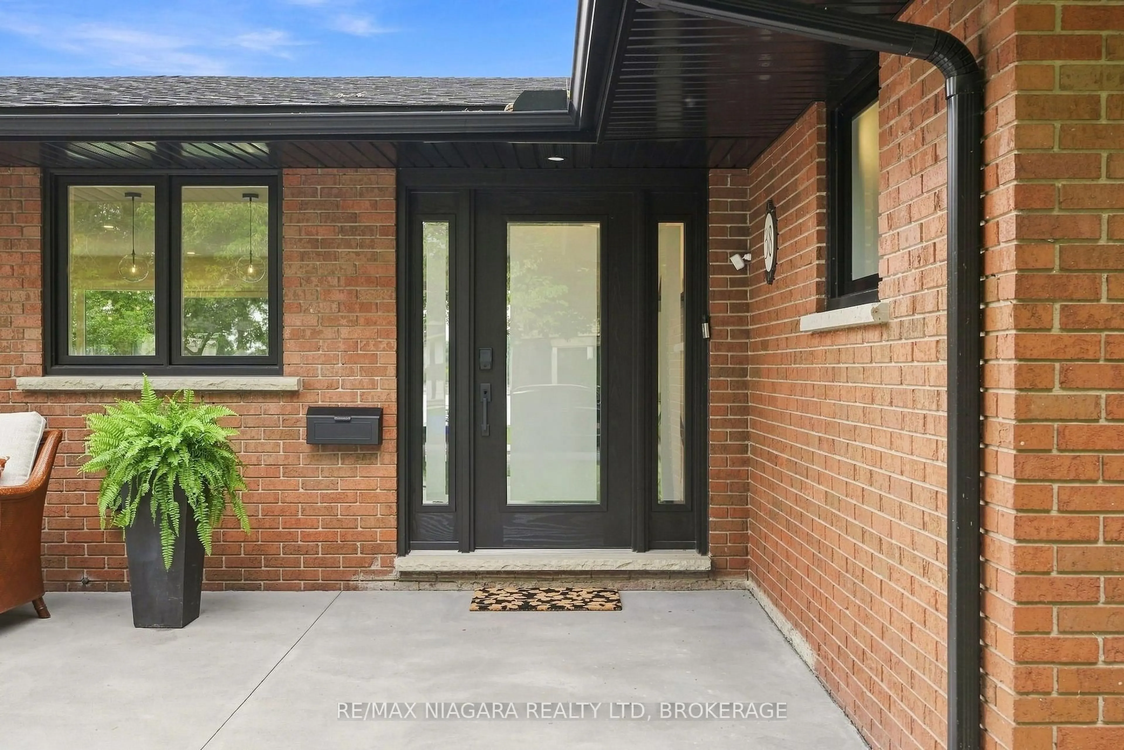 Home with brick exterior material, street for 38 Royal Henley Blvd, St. Catharines Ontario L2N 4S1