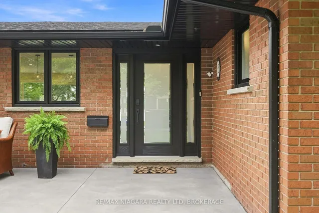 38 Royal Henley Blvd, St. Catharines 3