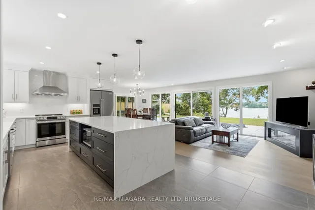 38 Royal Henley Blvd, St. Catharines 5