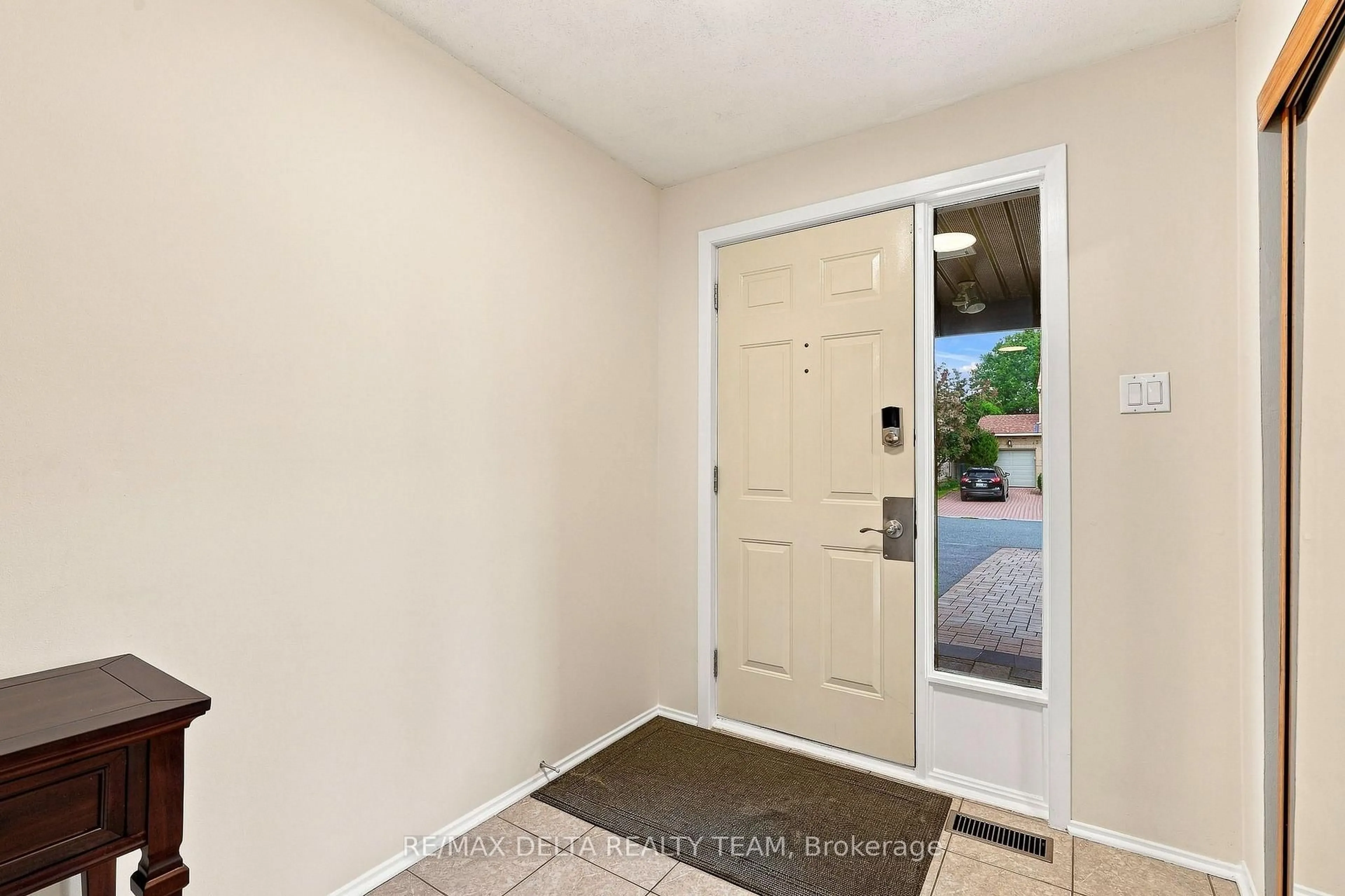 Indoor entryway for 30 Homestead St, Nepean Ontario K2E 7N8