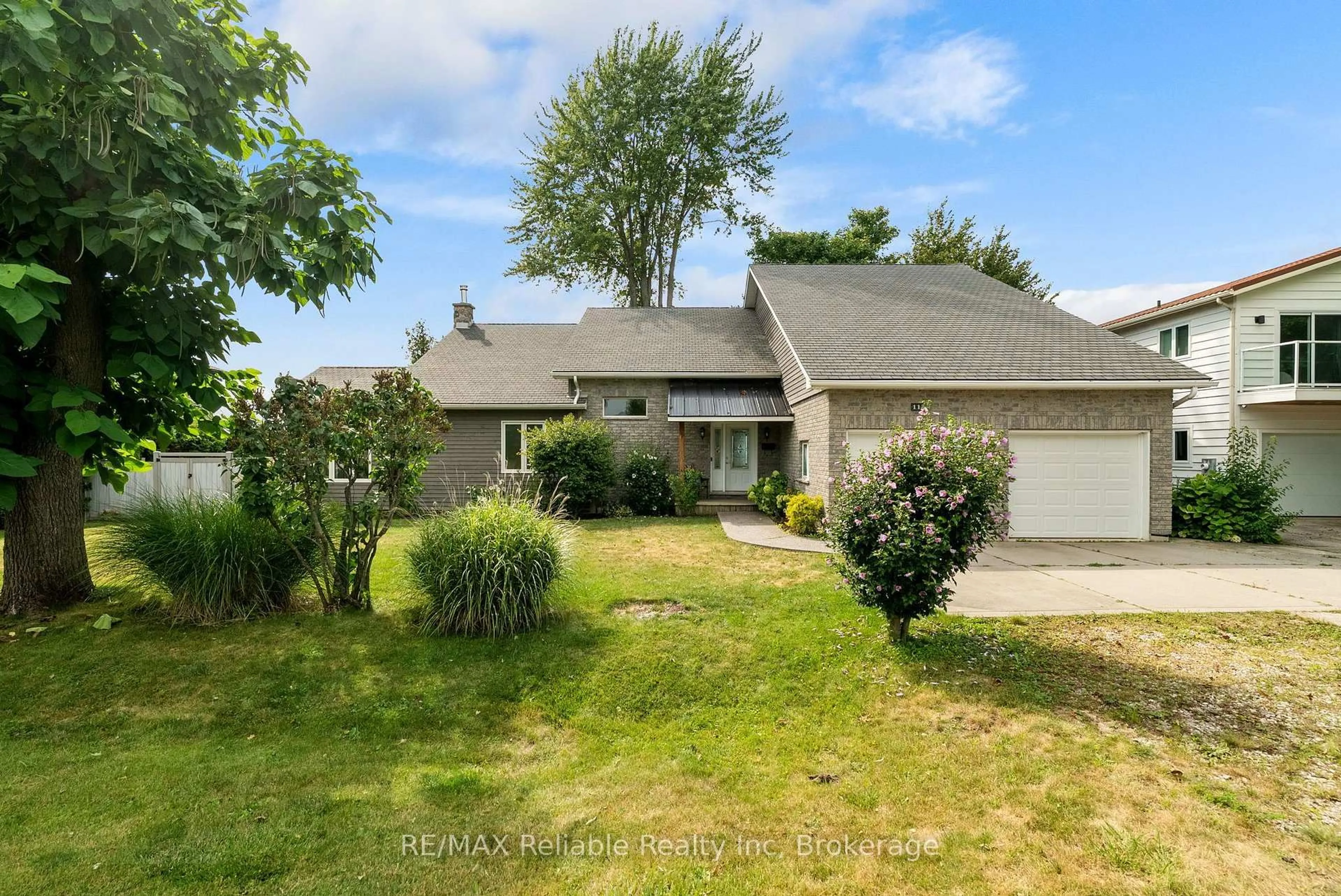 A pic from outside/outdoor area/front of a property/back of a property/a pic from drone, street for 113 Tuyll St, Bluewater Ontario N0M 1G0
