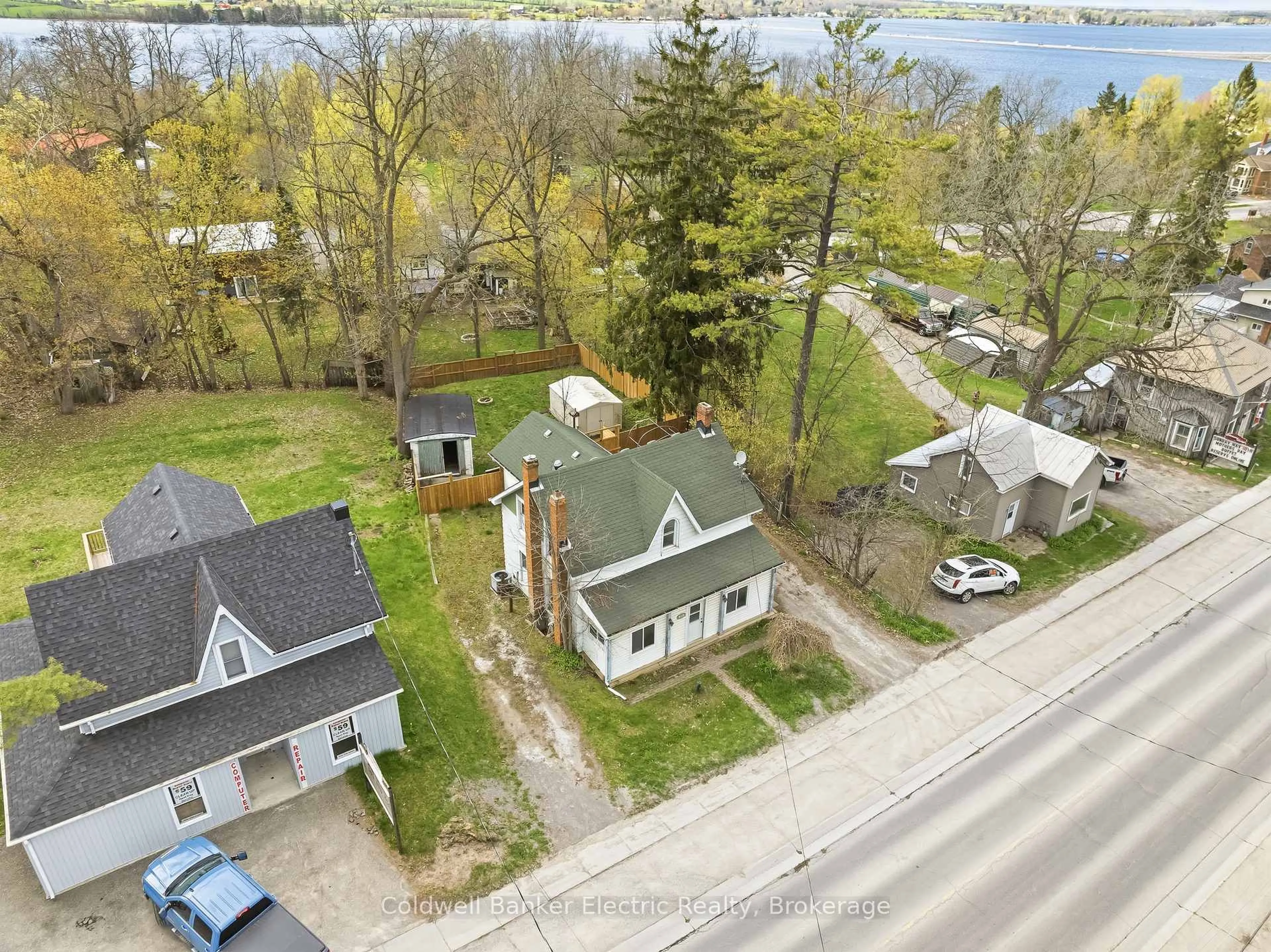 A pic from outside/outdoor area/front of a property/back of a property/a pic from drone, street for 782 Ward St, Selwyn Ontario K0L 1H0
