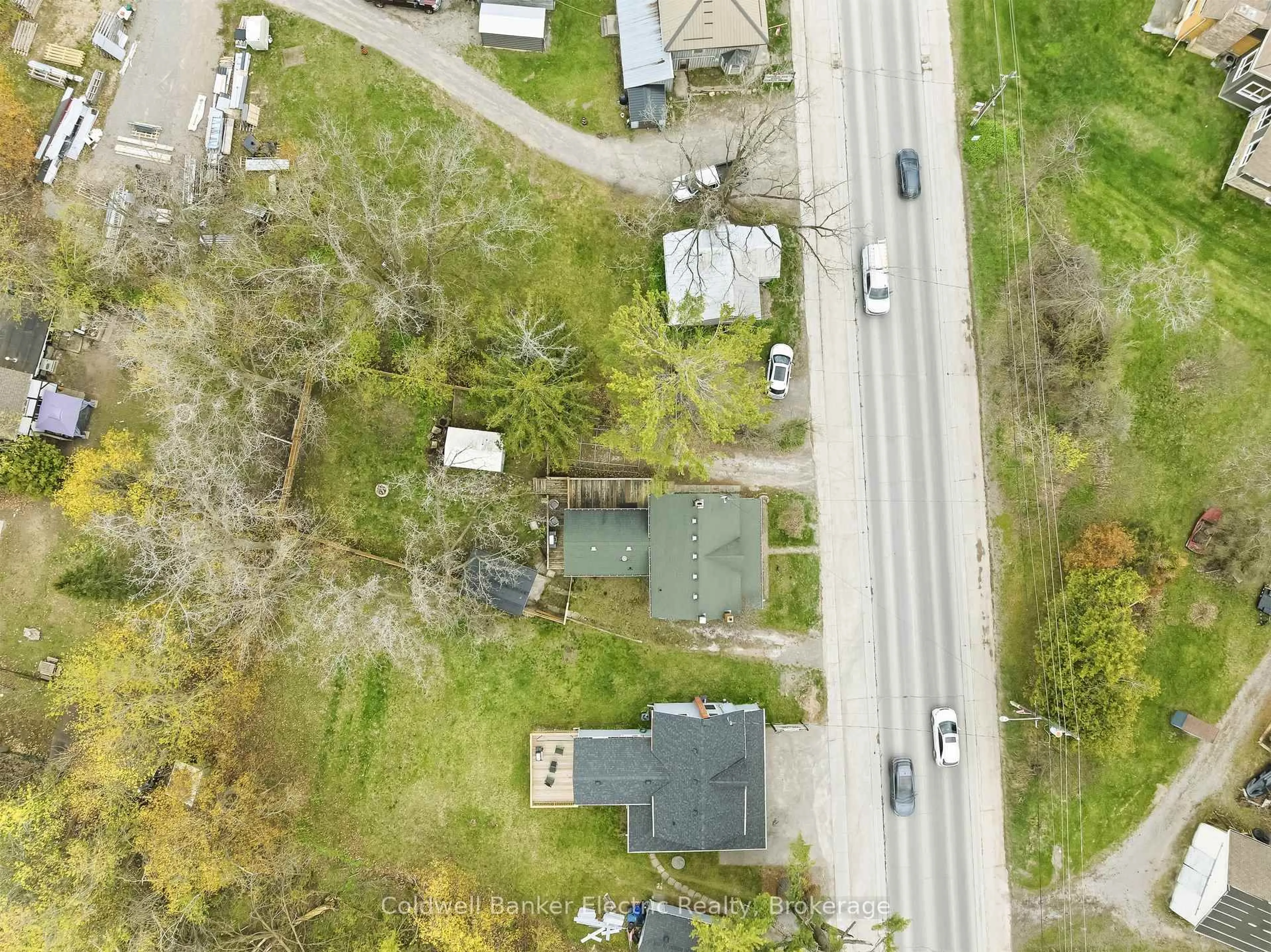 A pic from outside/outdoor area/front of a property/back of a property/a pic from drone, street for 782 Ward St, Selwyn Ontario K0L 1H0