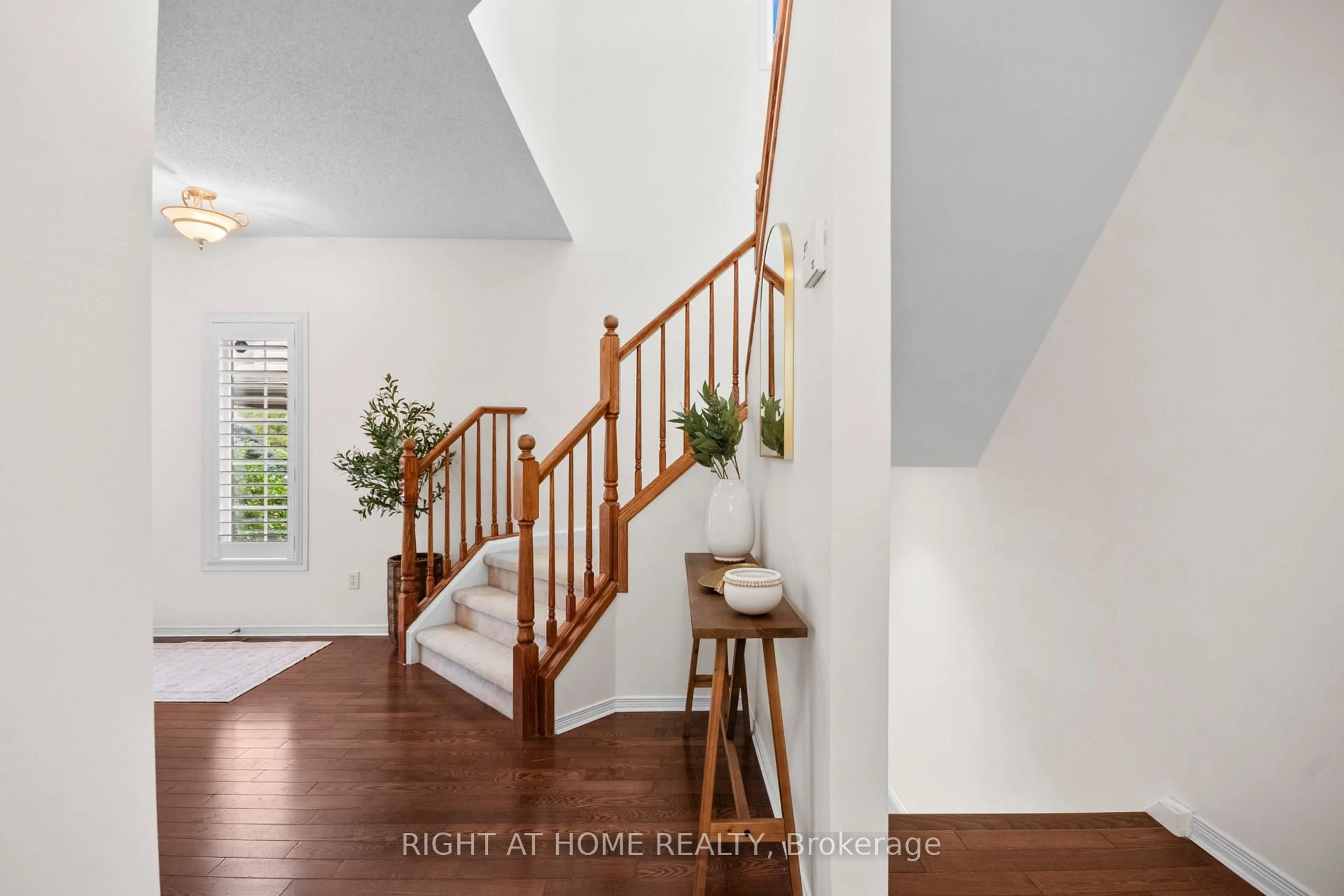 Indoor entryway for 320 Ambleside Dr #87, London North Ontario N6G 5H8