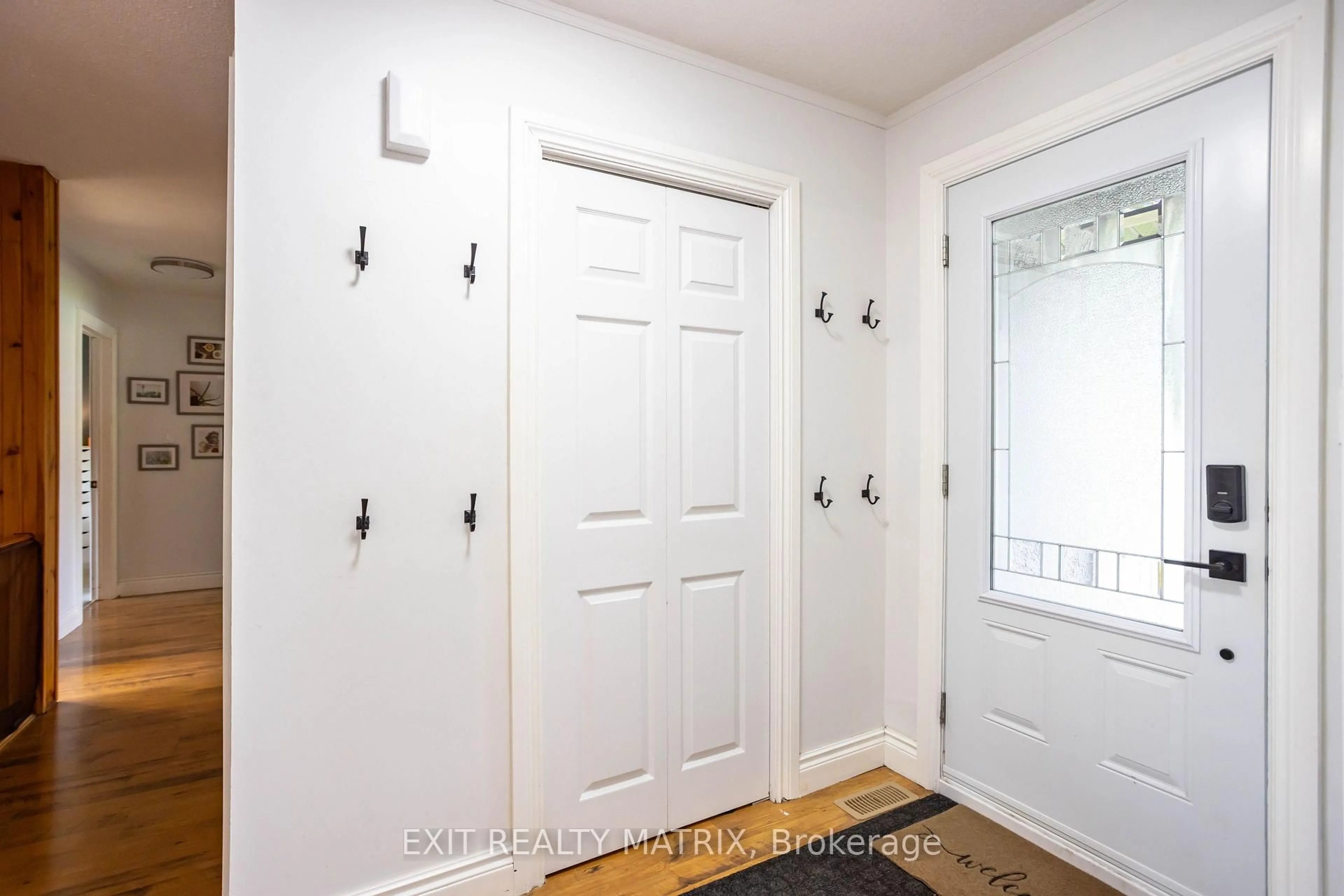 Indoor entryway for 415 Front Rd, Champlain Ontario K0B 1K0