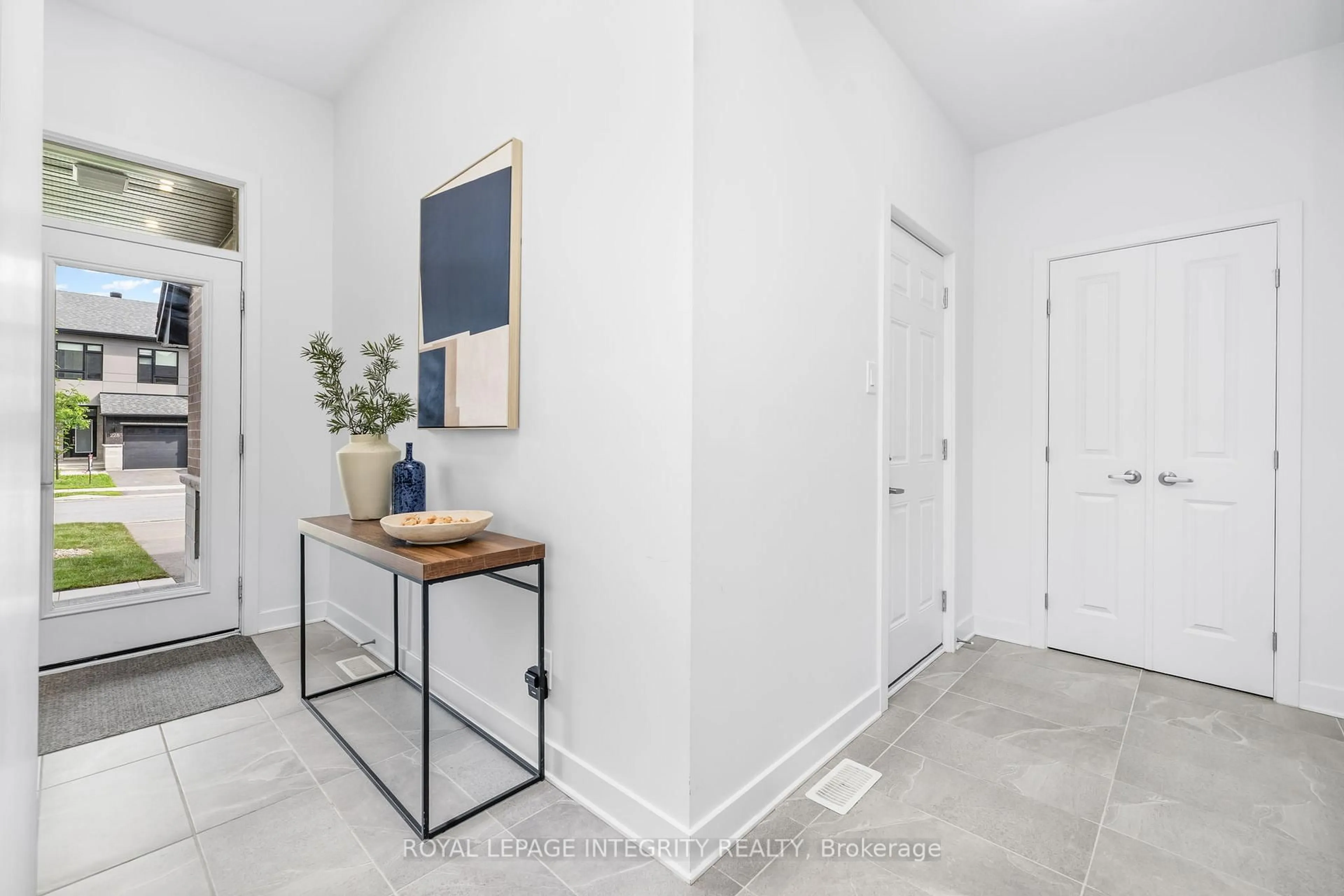 Indoor entryway for 213 Bristol Cres, North Grenville Ontario K0G 1J0
