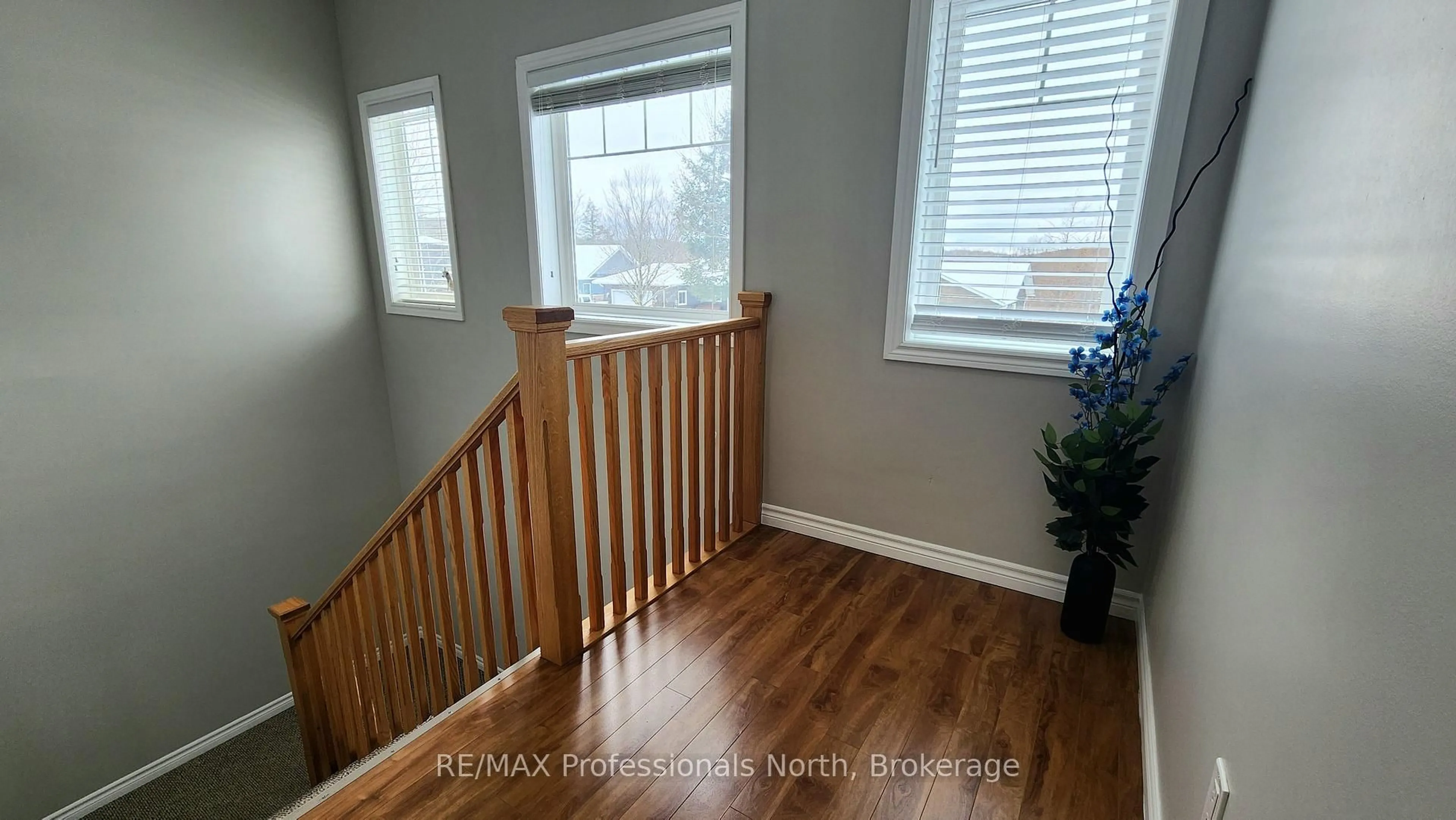 Indoor entryway for 33 Goodwin Dr, Huntsville Ontario P1H 2R3