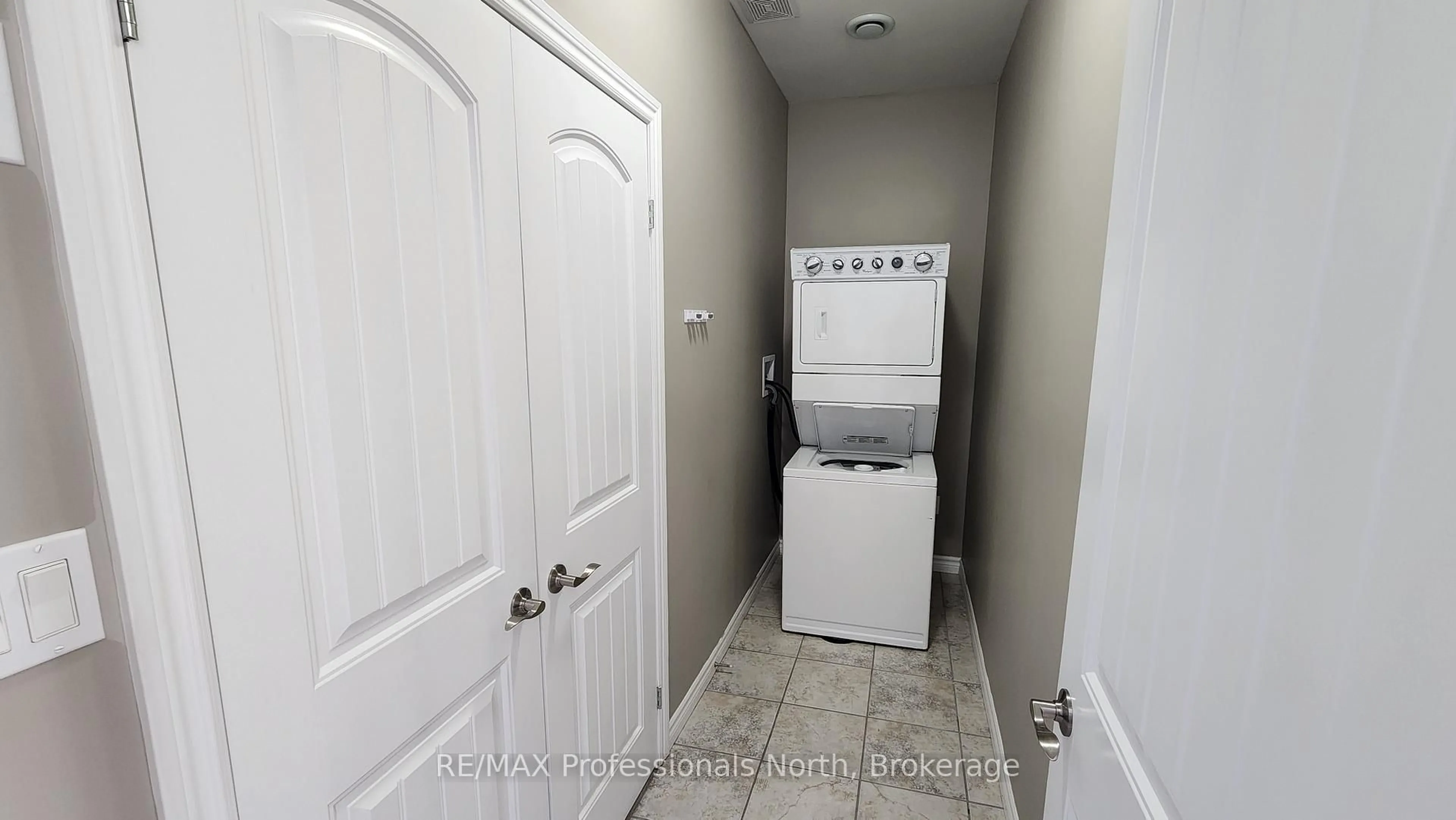 Laundry room for 33 Goodwin Dr, Huntsville Ontario P1H 2R3