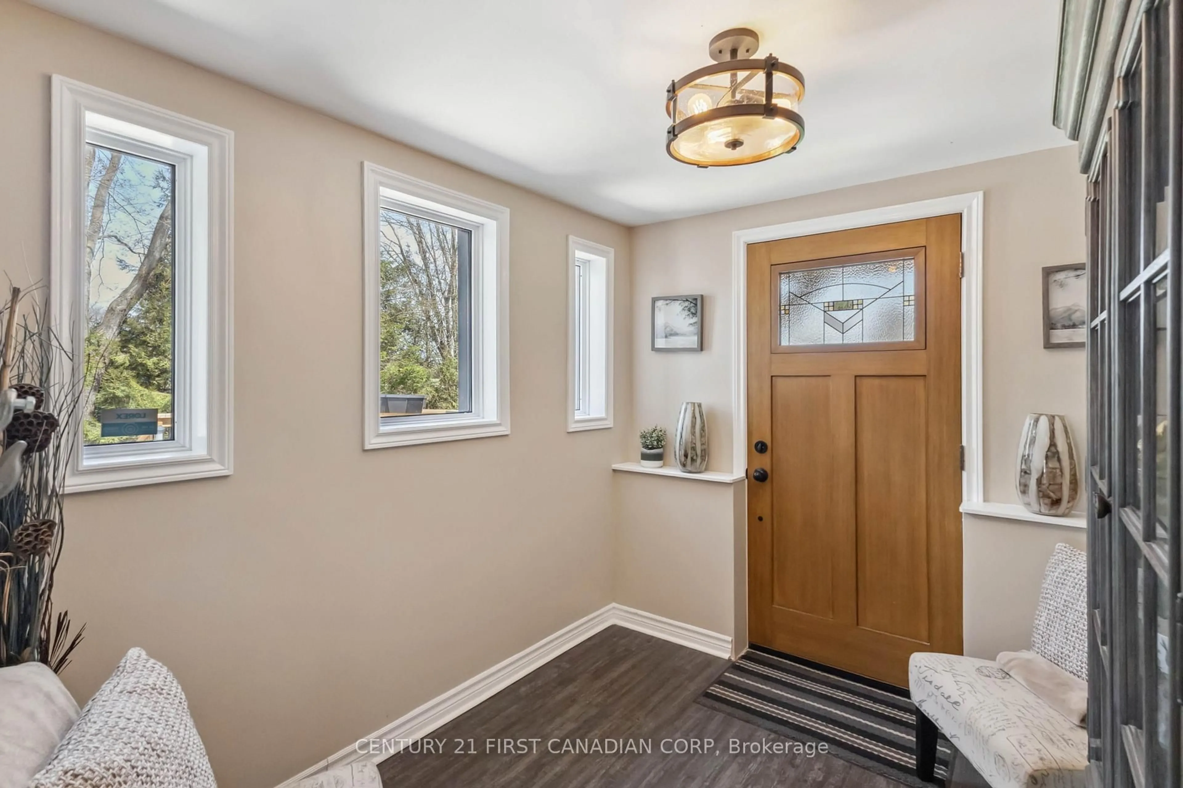 Indoor entryway for 20883 REBECCA Rd, Thames Centre Ontario N0E 1W0