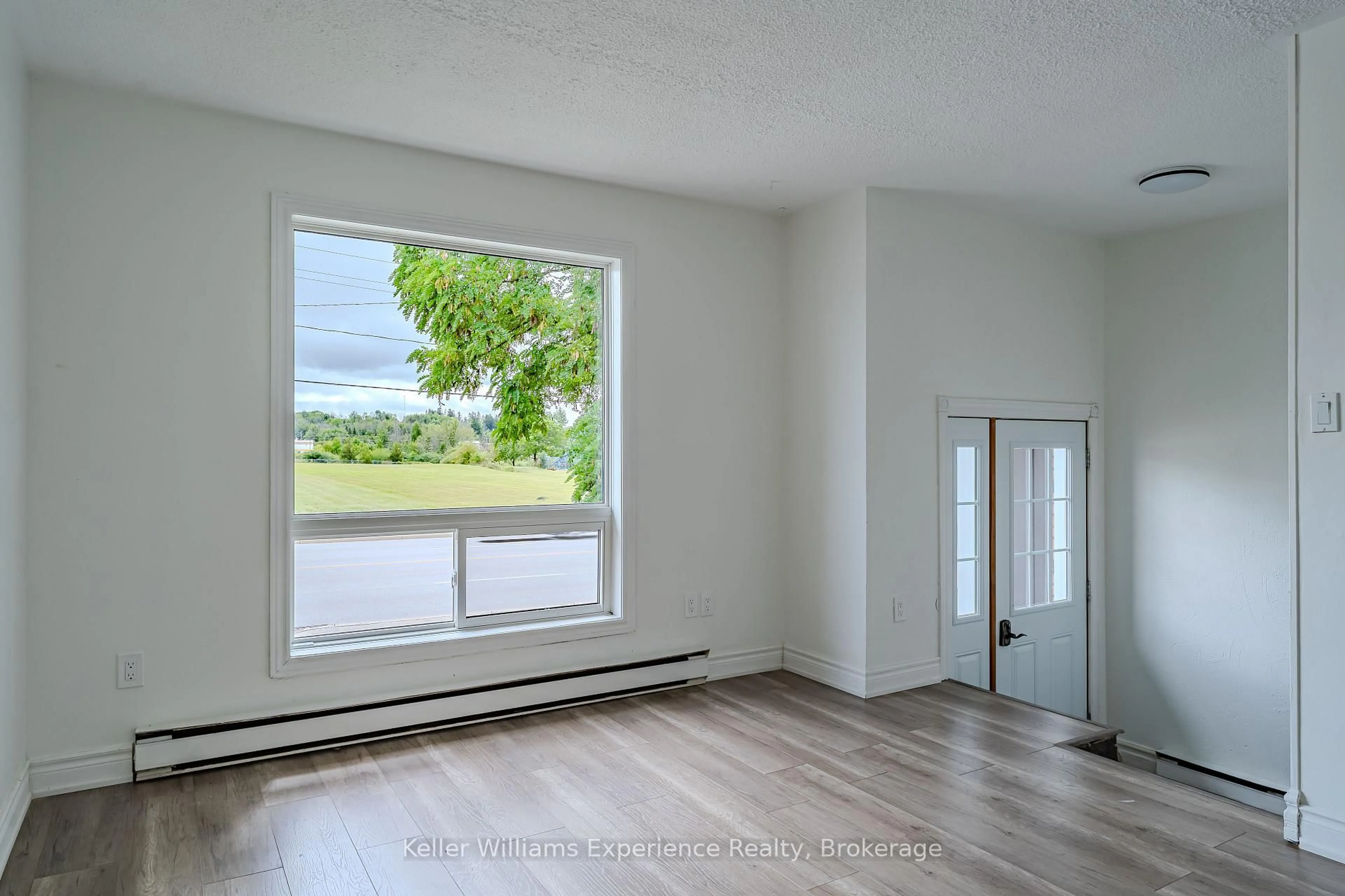 A pic of a room for 1088 8th St, Owen Sound Ontario N4K 1M6
