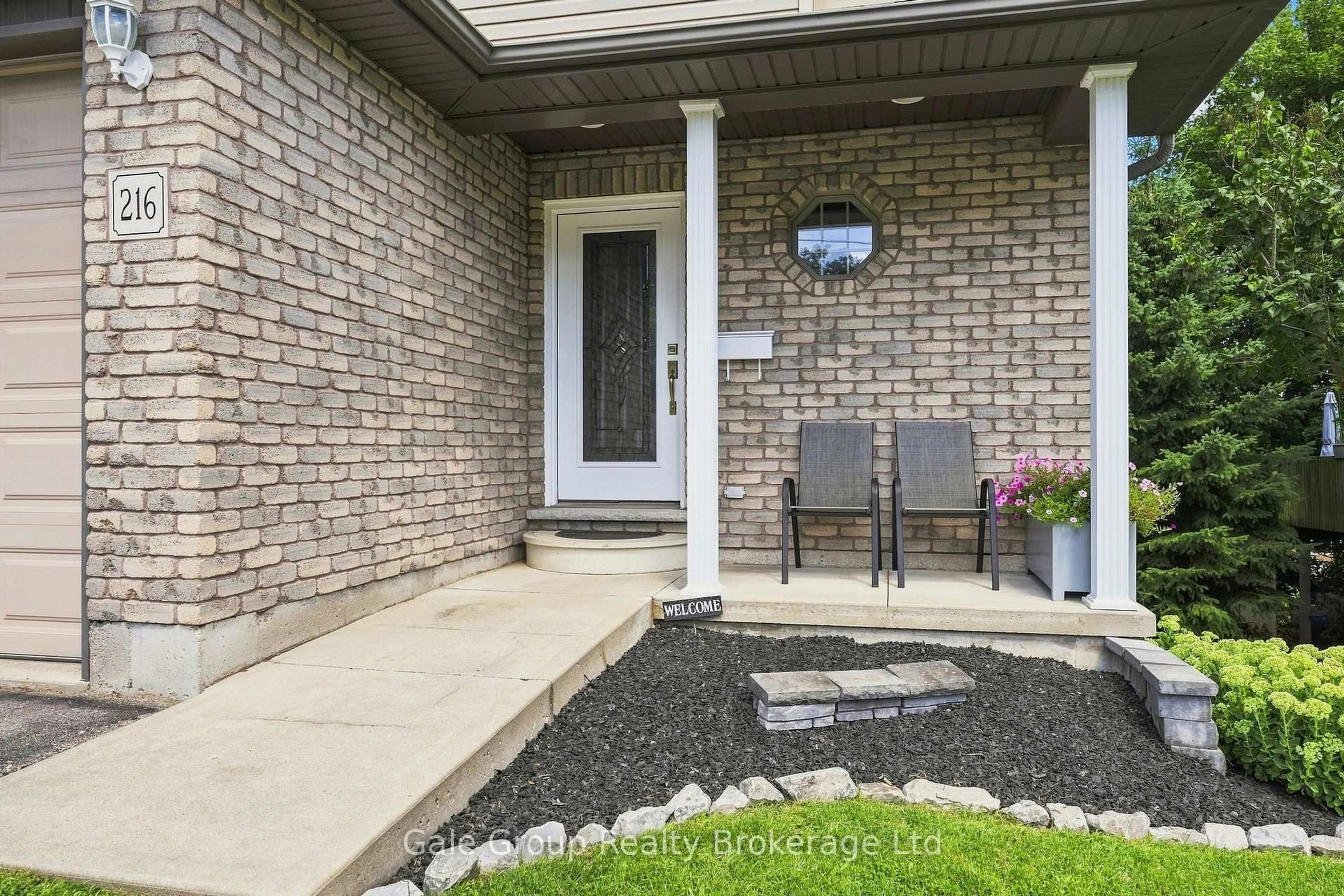 Unknown for 216 Thames St, Ingersoll Ontario N5C 3E4