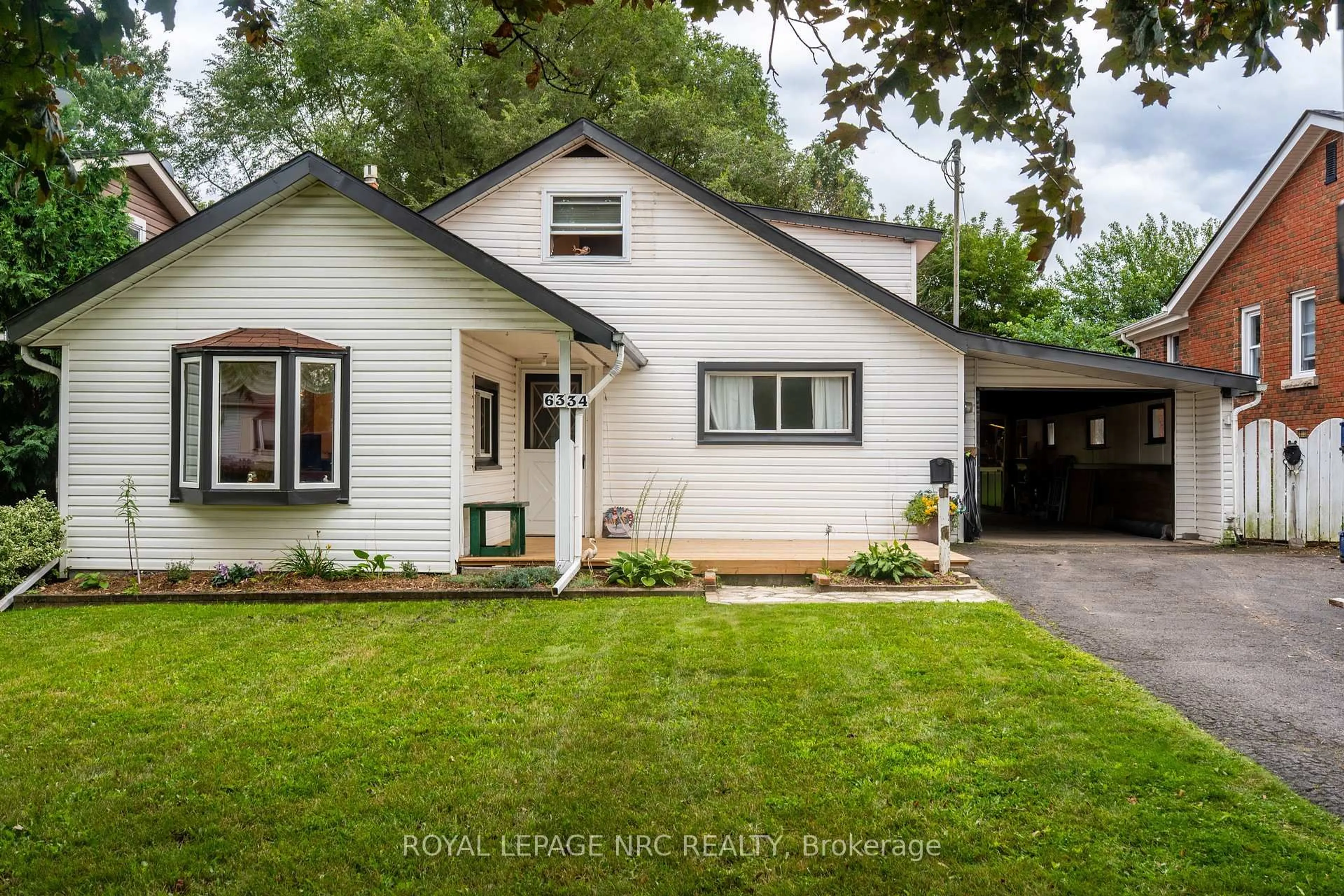 Home with vinyl exterior material, street for 6334 Frederica St, Niagara Falls Ontario L2G 1C4