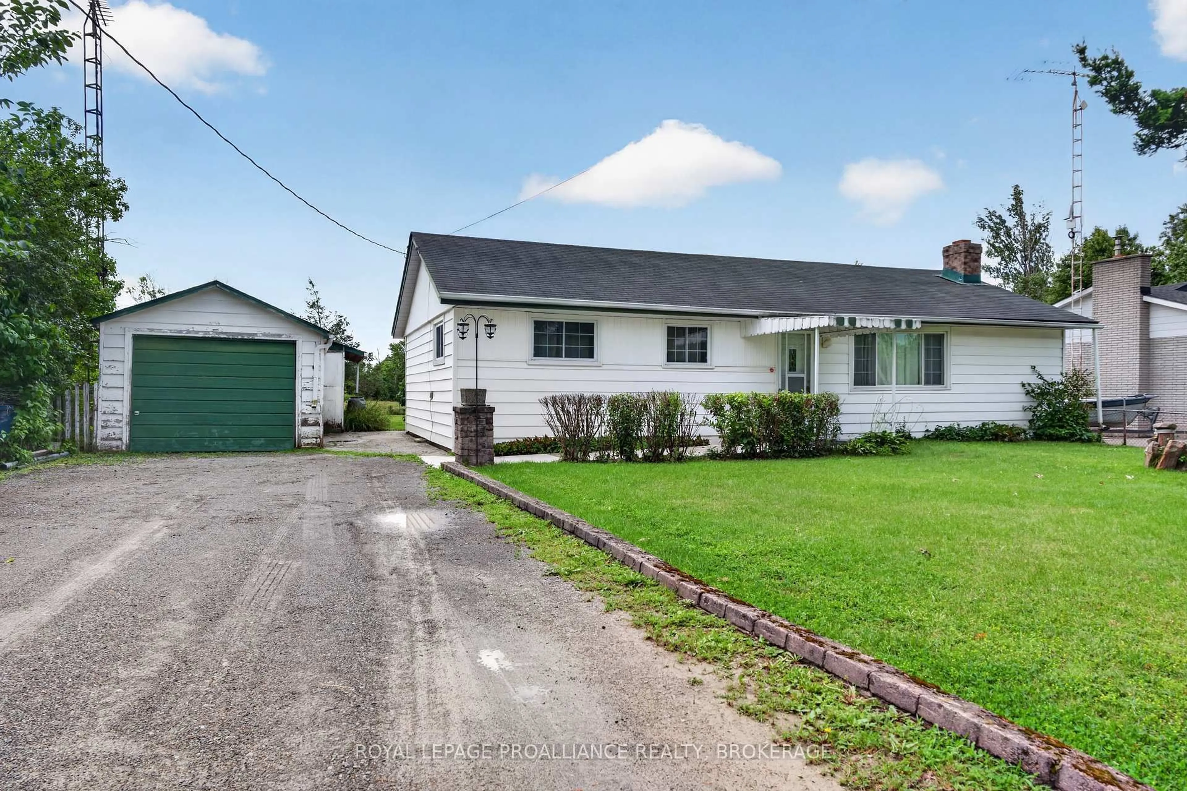 A pic from outside/outdoor area/front of a property/back of a property/a pic from drone, street for 2871 Burbrook Rd, Kingston Ontario K7P 2Y7