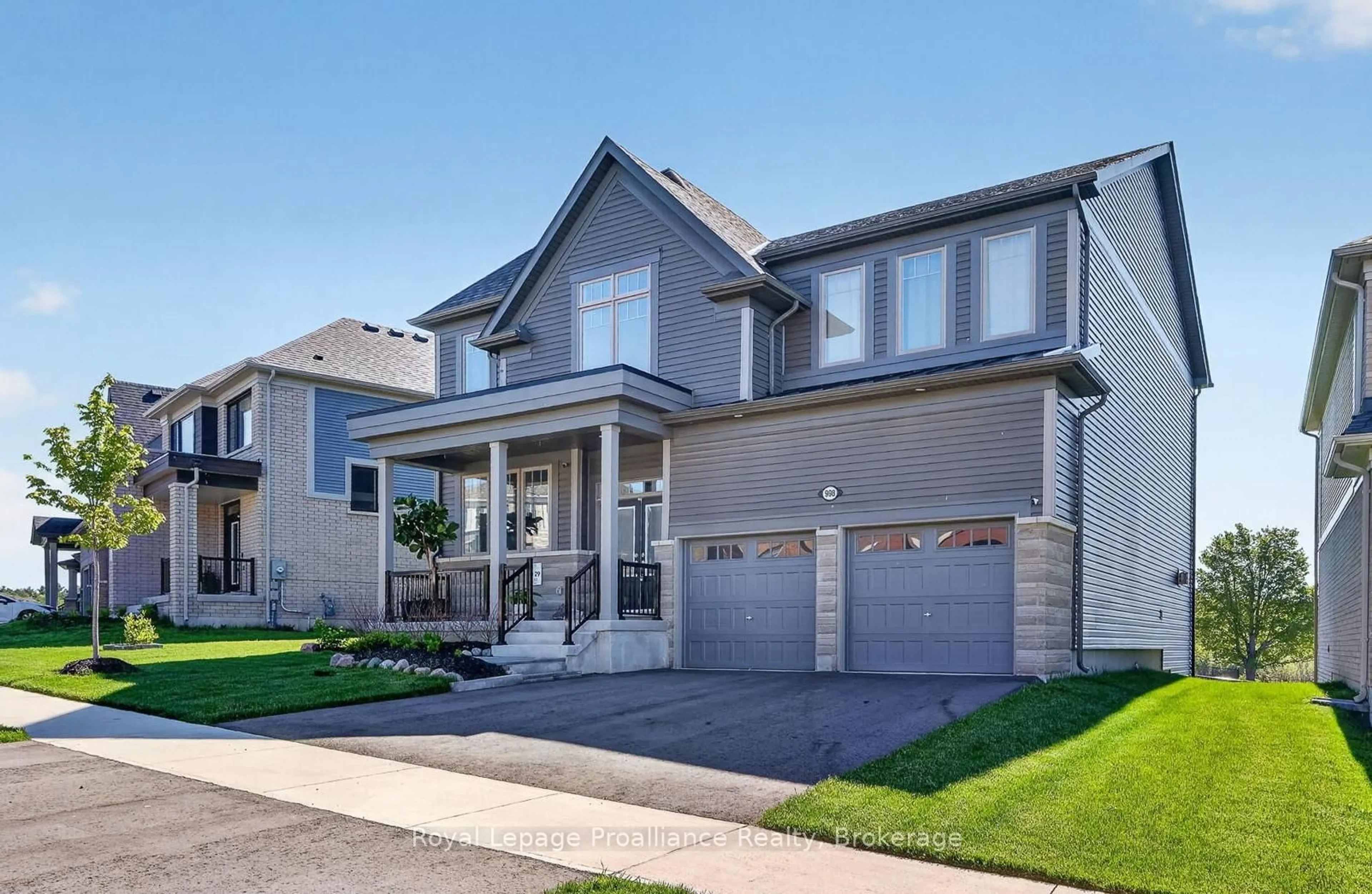 Home with vinyl exterior material, street for 998 Trailsview Ave, Cobourg Ontario K9A 4K3