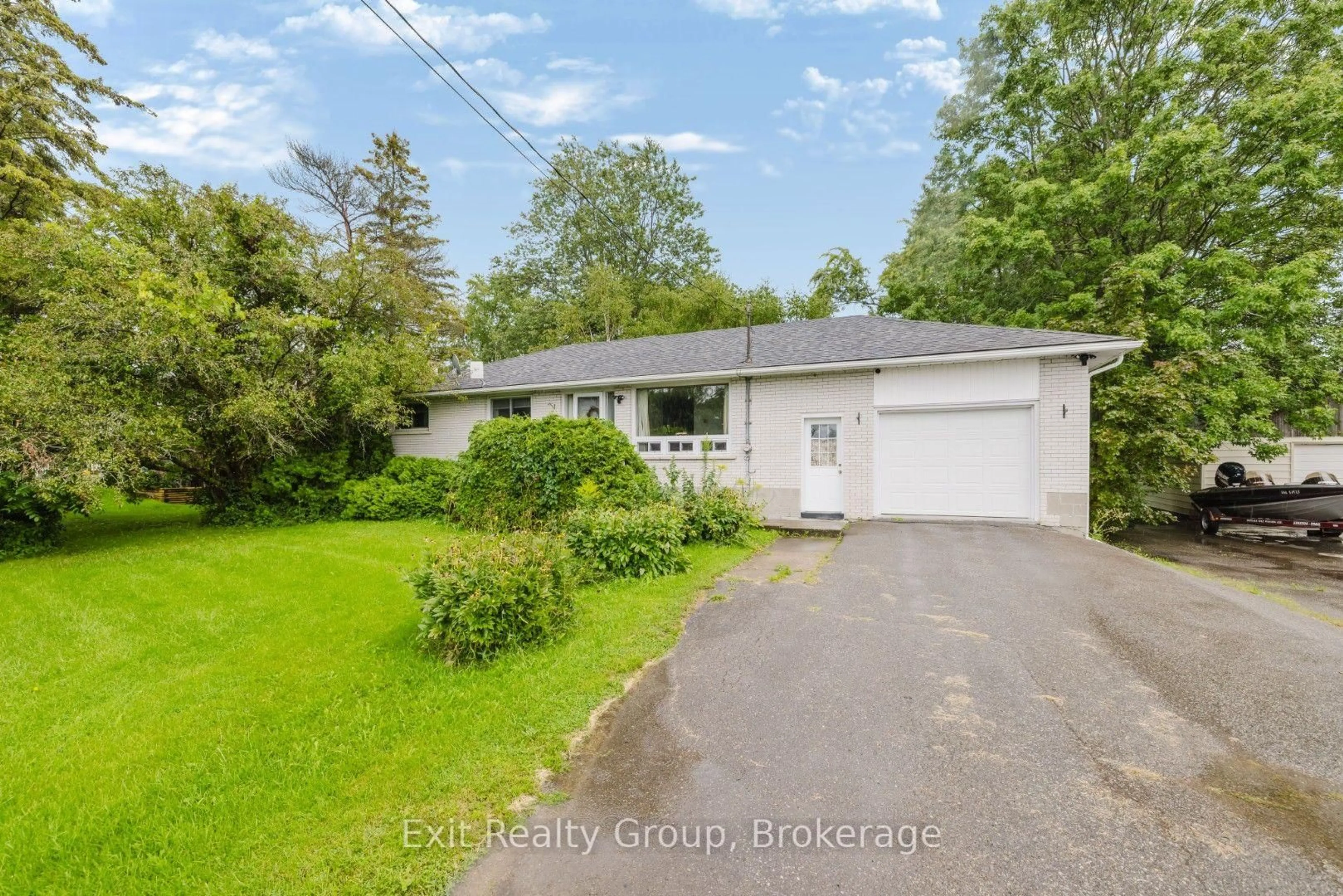 A pic from outside/outdoor area/front of a property/back of a property/a pic from drone, street for 142 Sunningdale Dr, Belleville Ontario K8N 4Z5