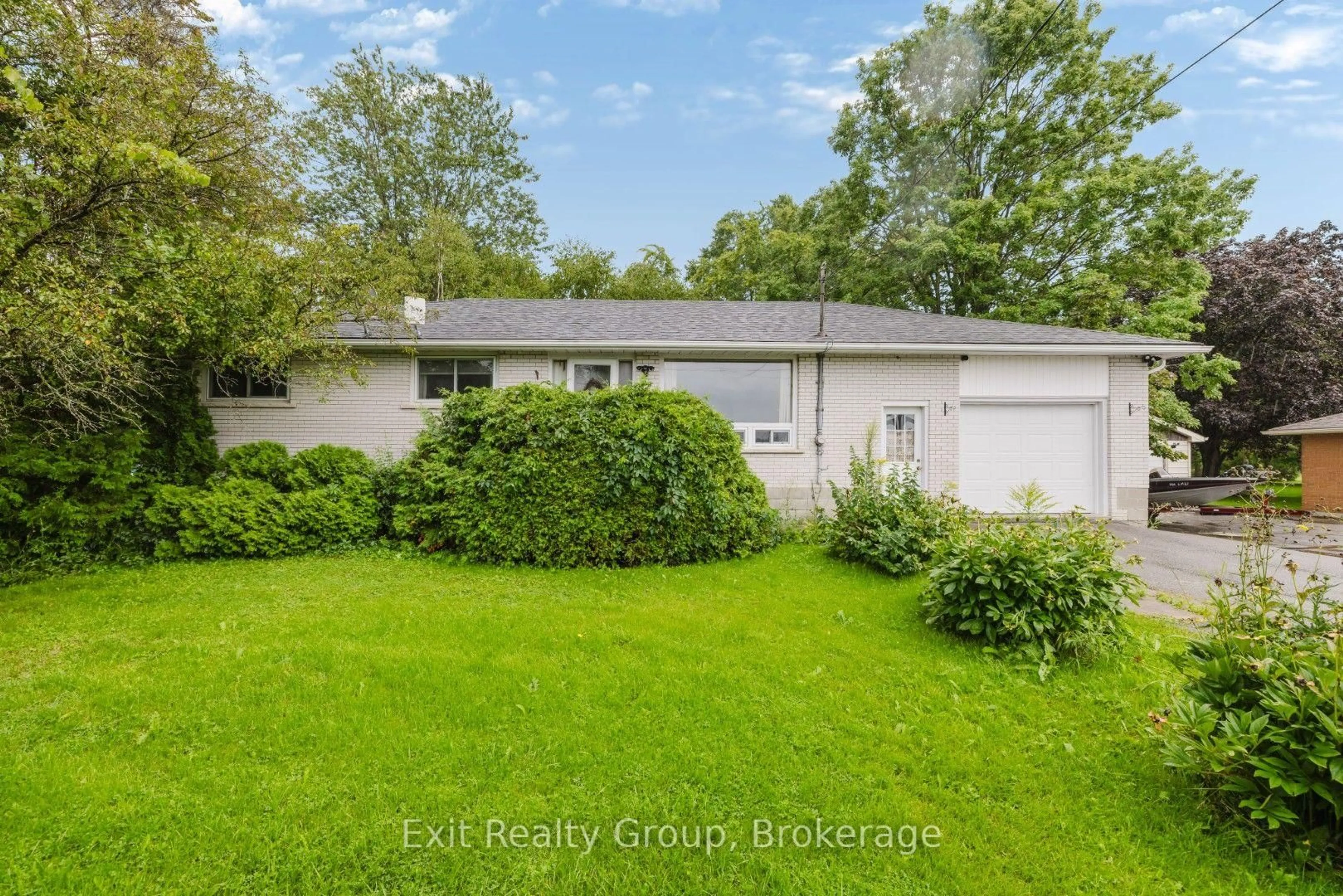 A pic from outside/outdoor area/front of a property/back of a property/a pic from drone, water/lake/river/ocean view for 142 Sunningdale Dr, Belleville Ontario K8N 4Z5