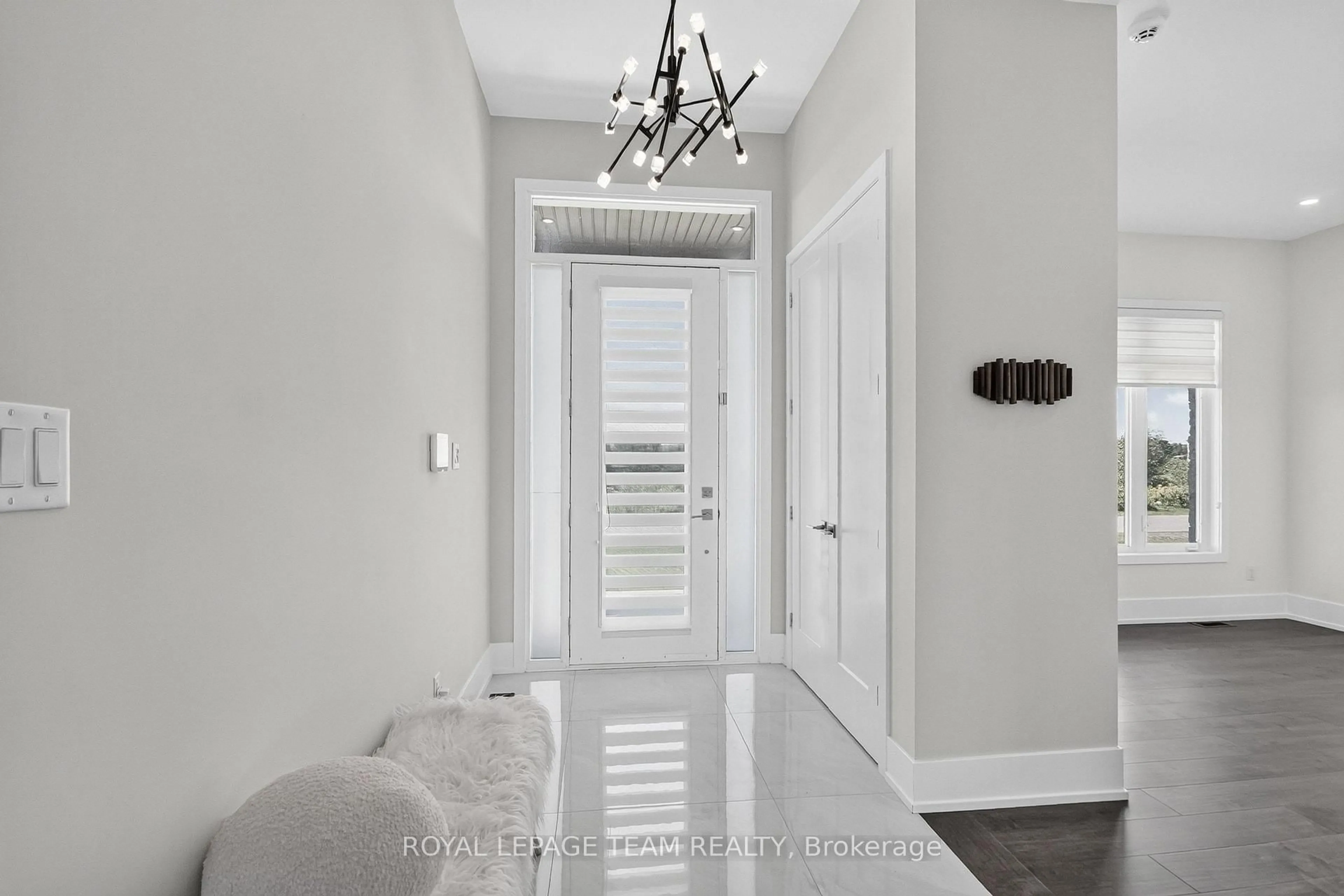 Indoor entryway for 4050 Perennial Way, Ottawa Ontario K4P 0E1