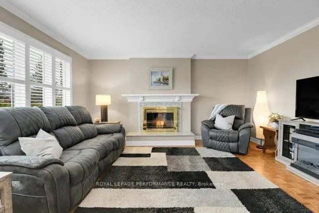 401 Phoenix Cres, Orleans